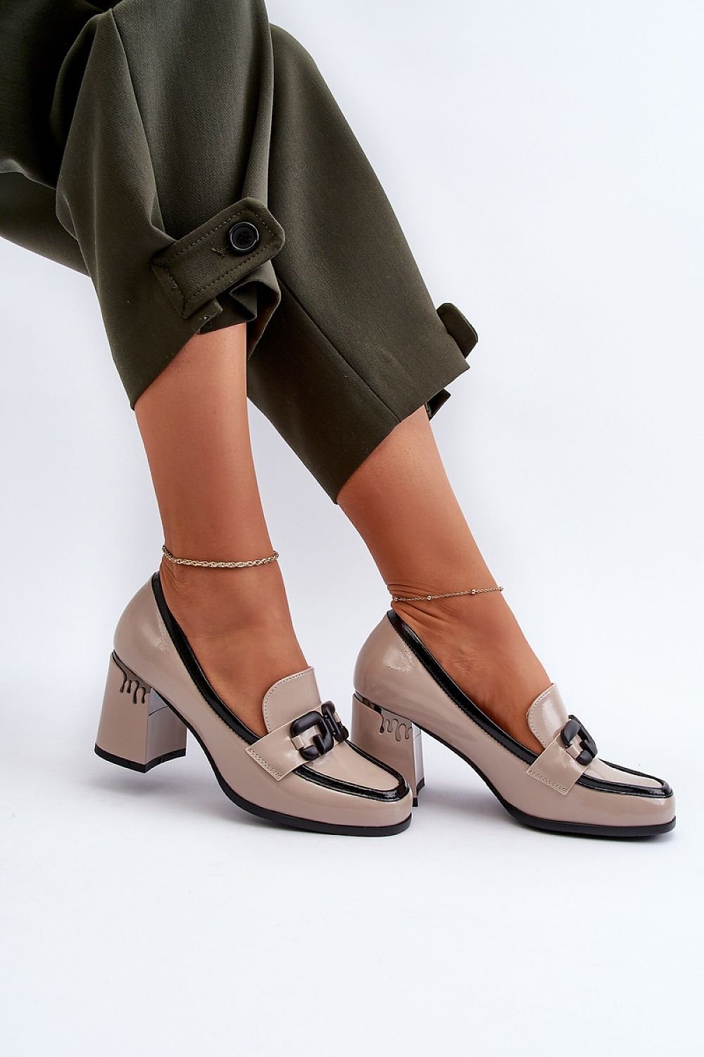 Heeled low shoes model 195397