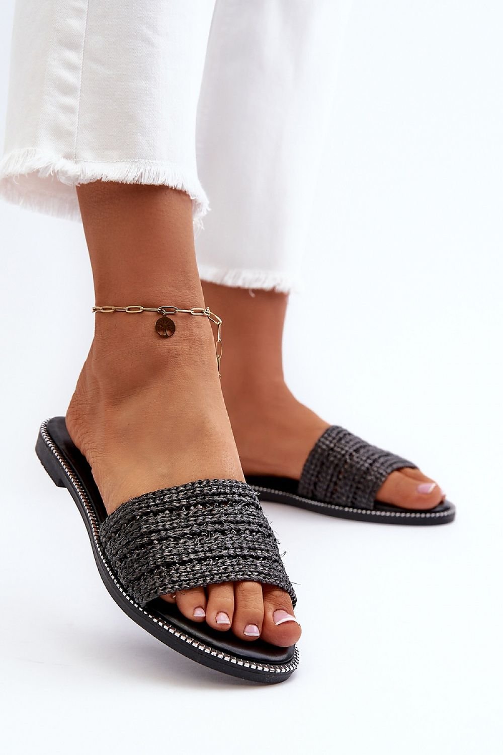 Flip-flops model 195435