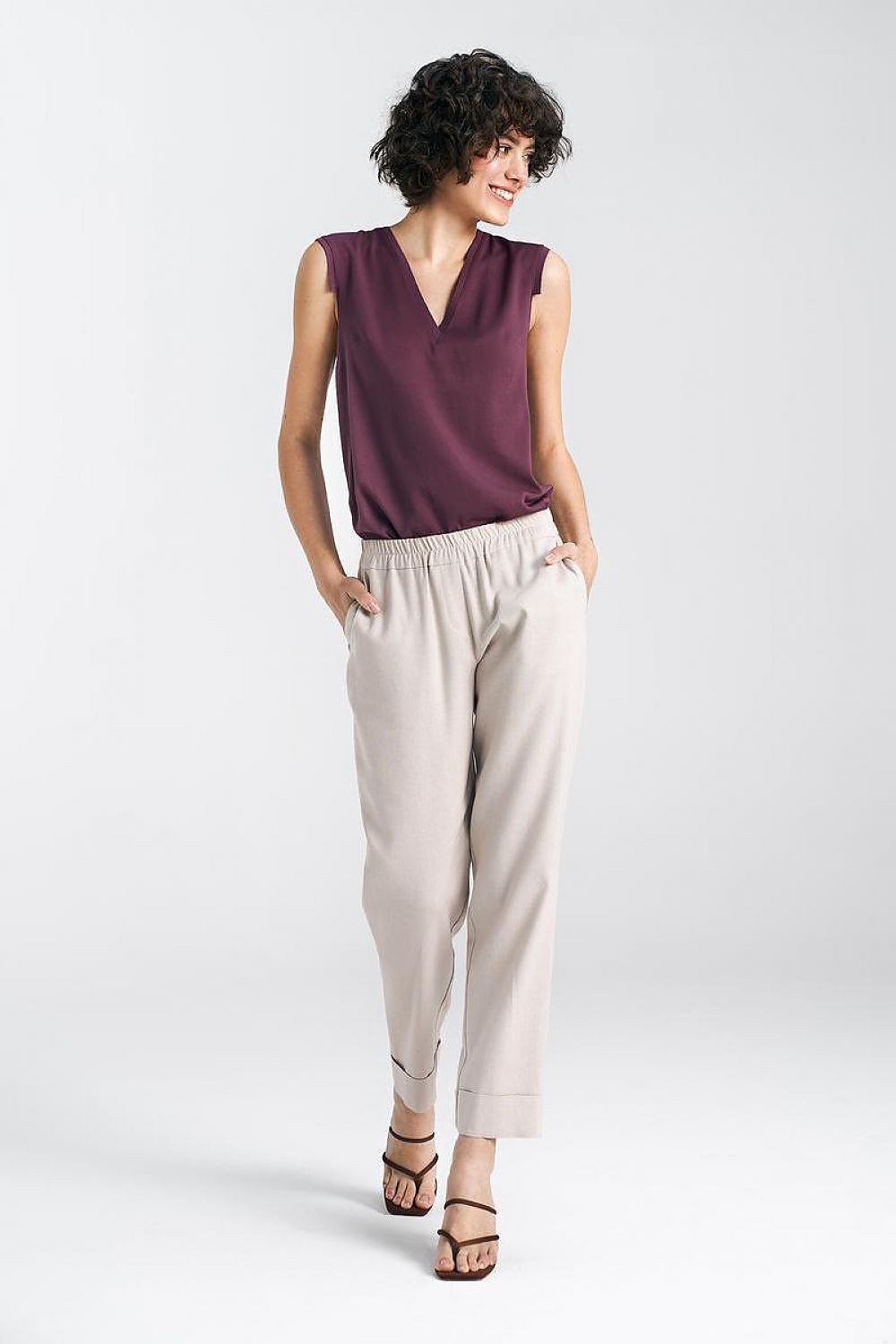 Women trousers model 195464