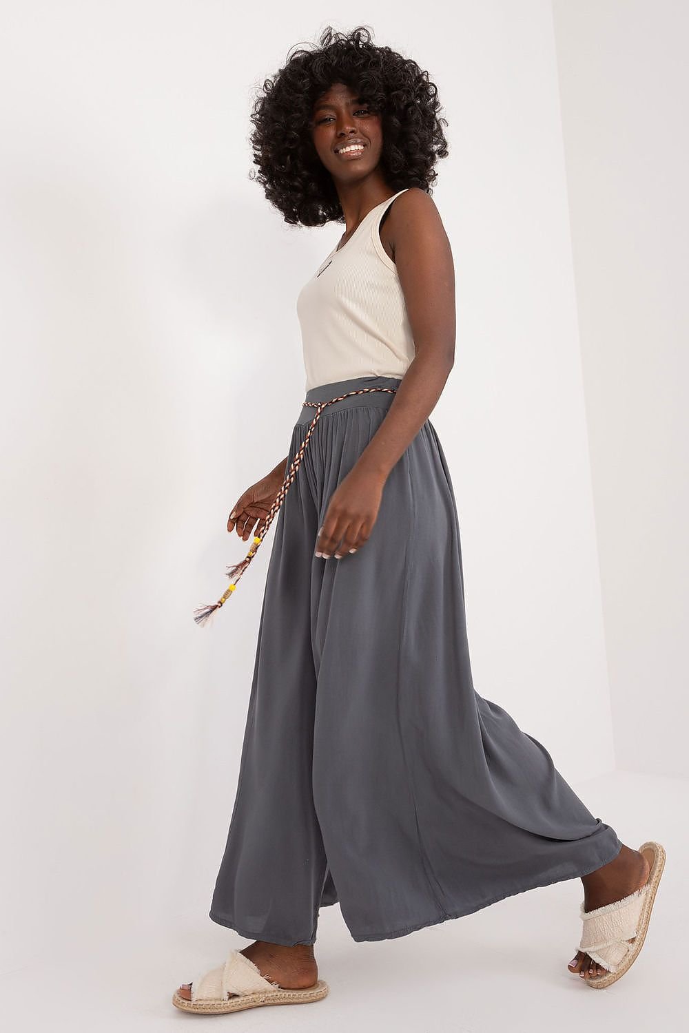 Women trousers model 196767