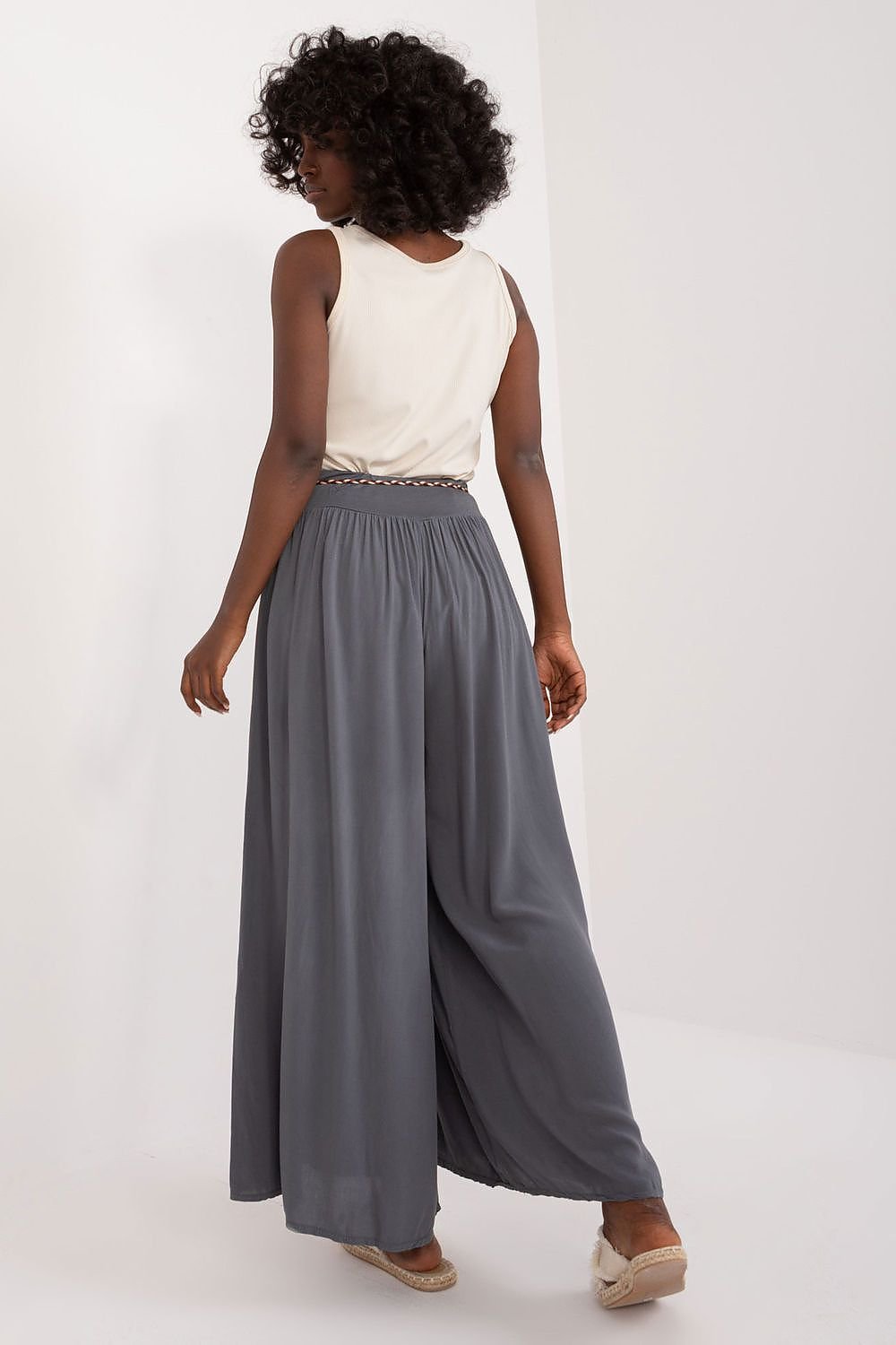 Women trousers model 196767