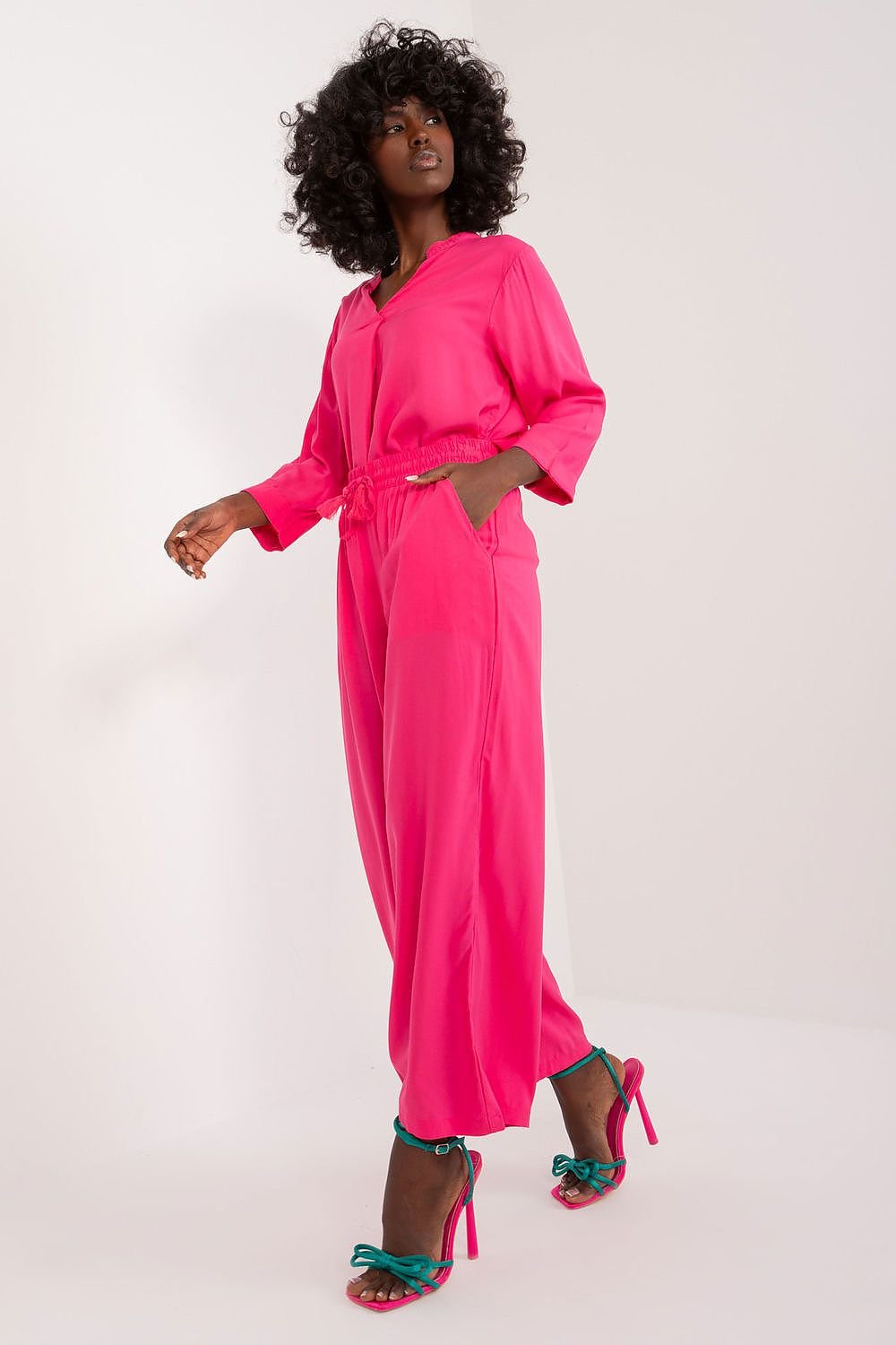 Women trousers model 196902