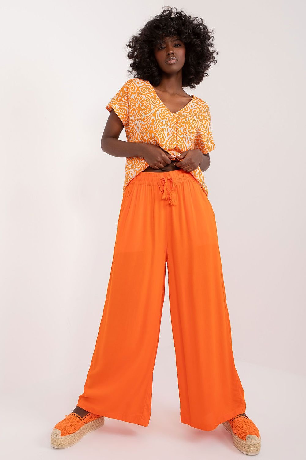 Women trousers model 196904