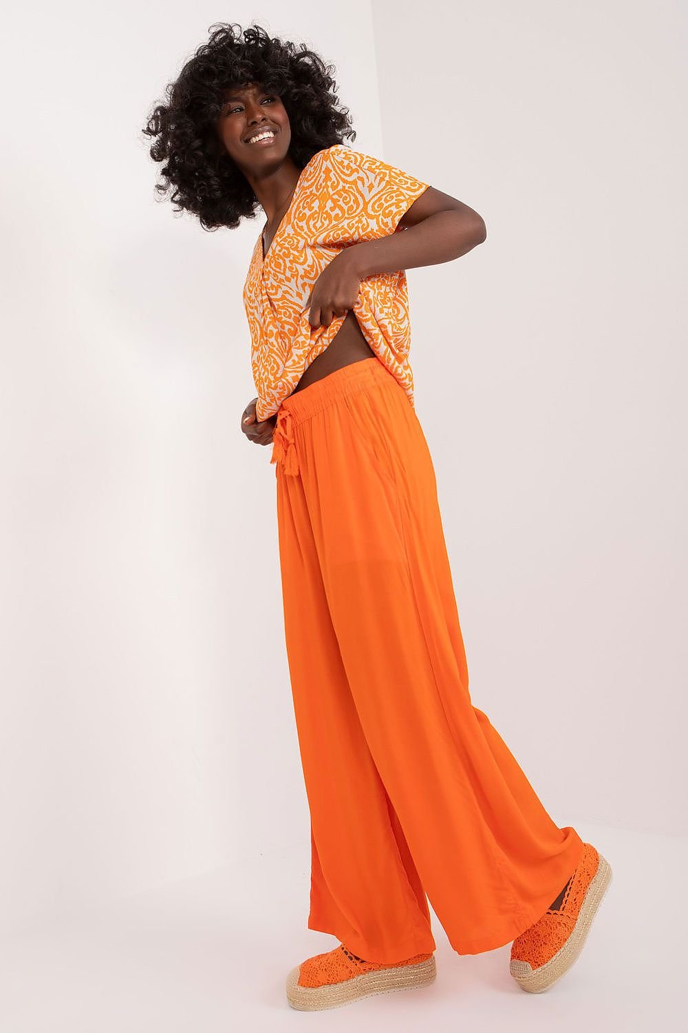 Women trousers model 196904