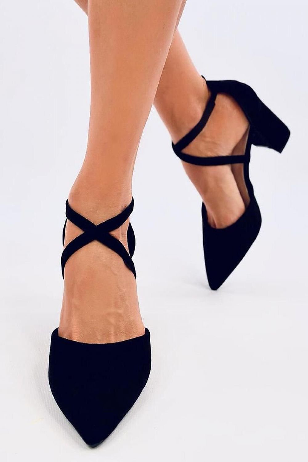 Czółenka ze skrzyżnymi paskami THOISS BLACK -