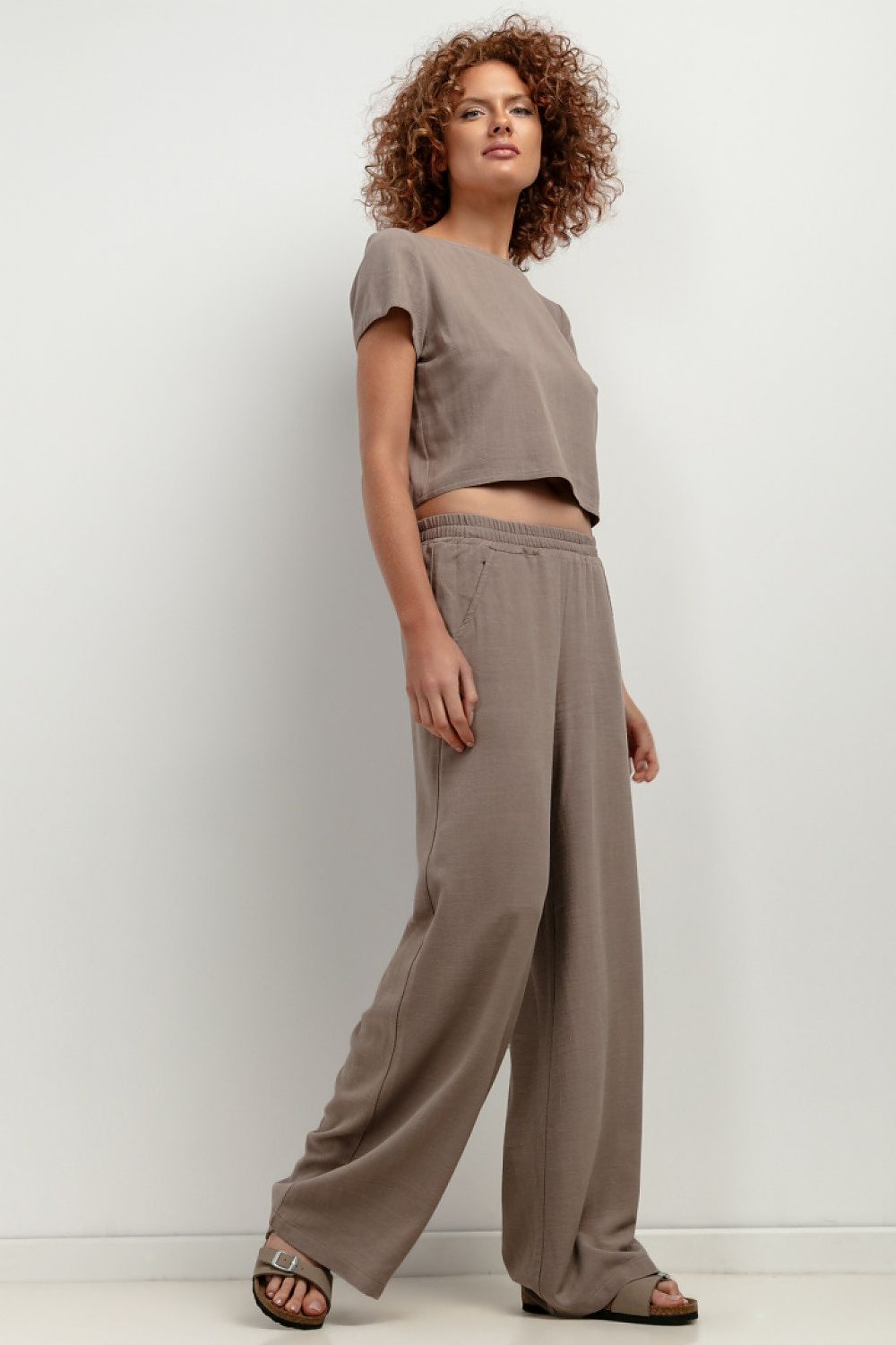 Women trousers model 198551