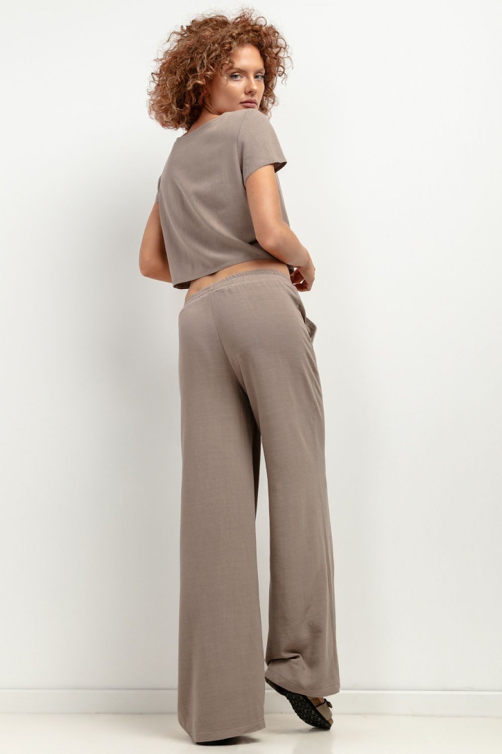 Women trousers model 198551