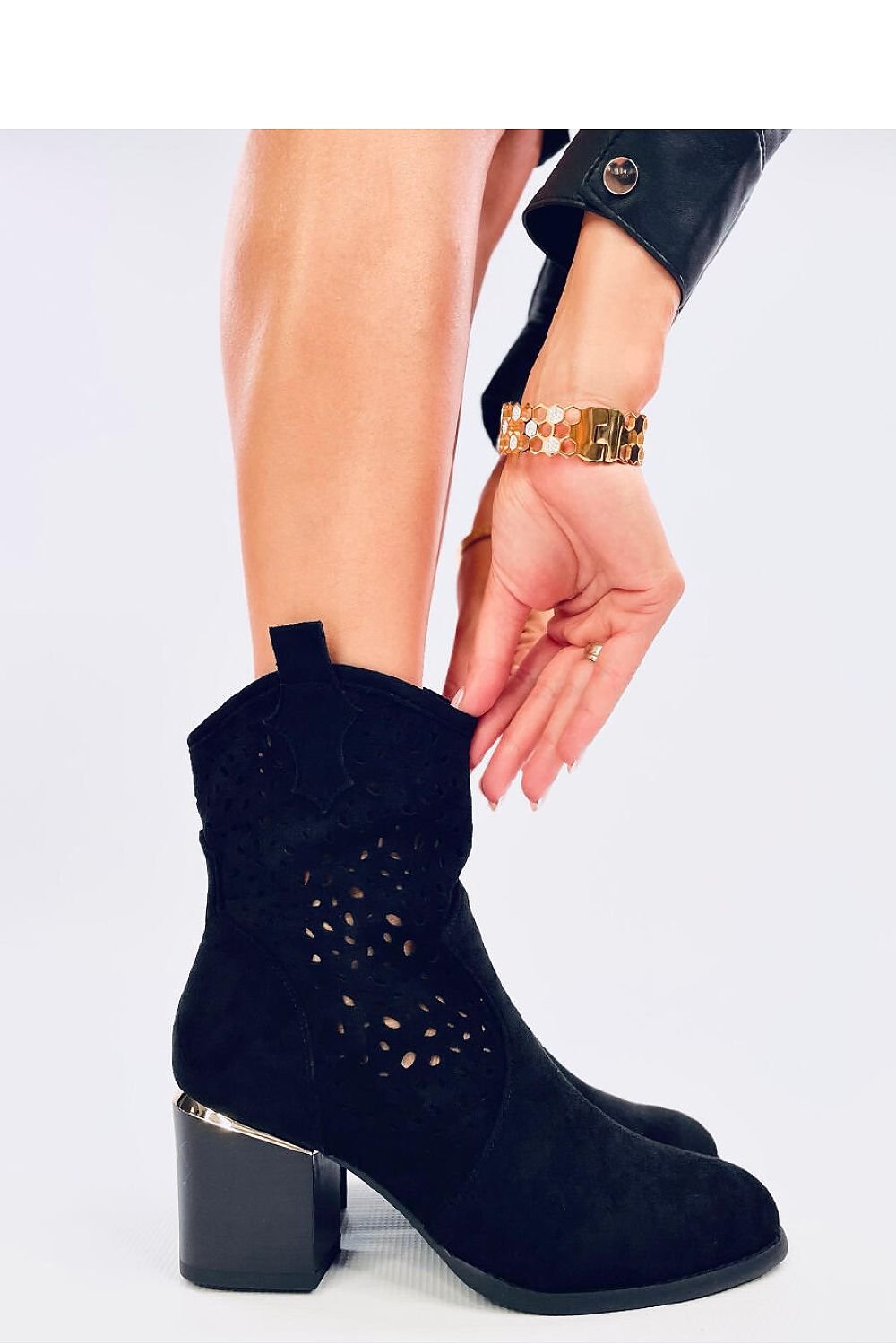 Heel boots model 200740