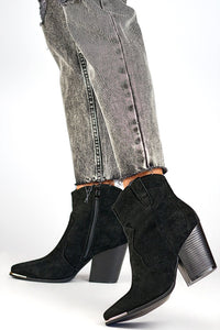 Heel boots model 200878