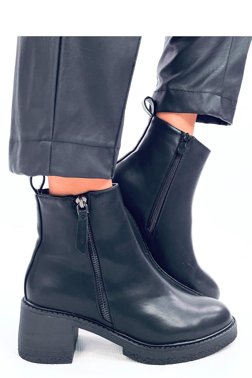 Heel boots model 201399