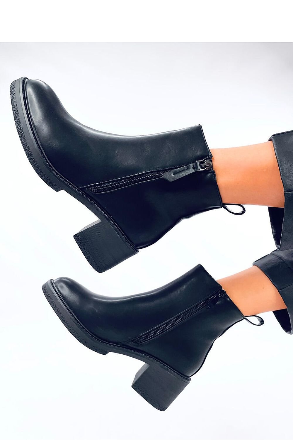 Heel boots model 201399