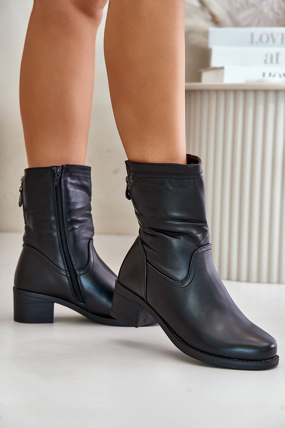 Heel boots model 201524
