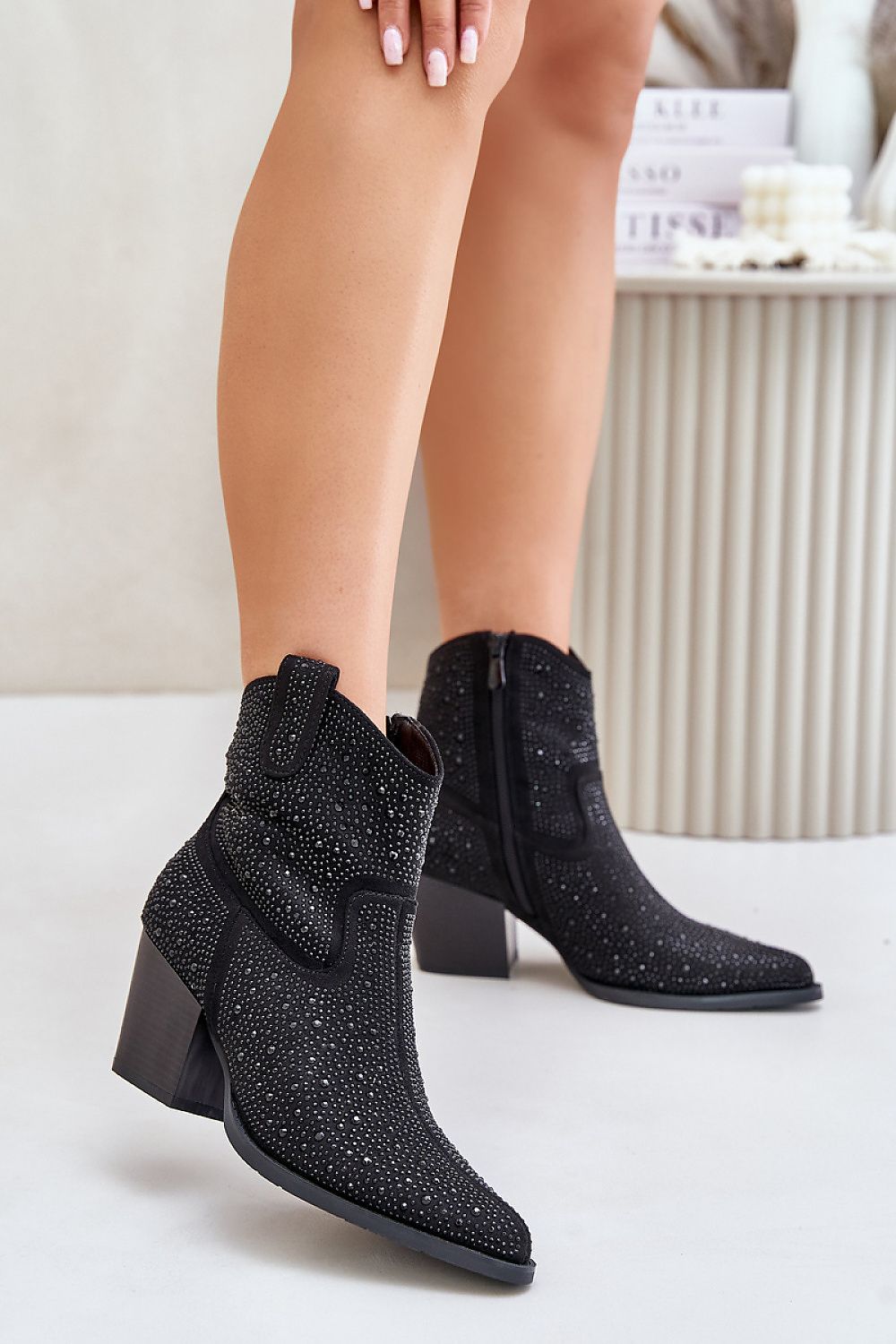 Heel boots model 202048