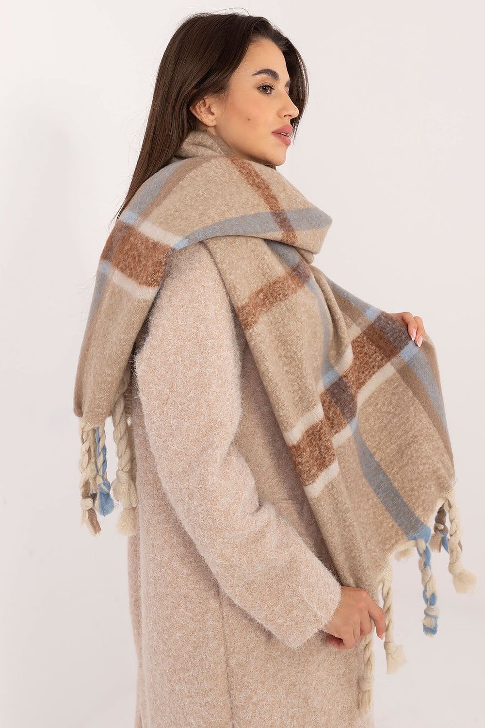 Shawl model 202573
