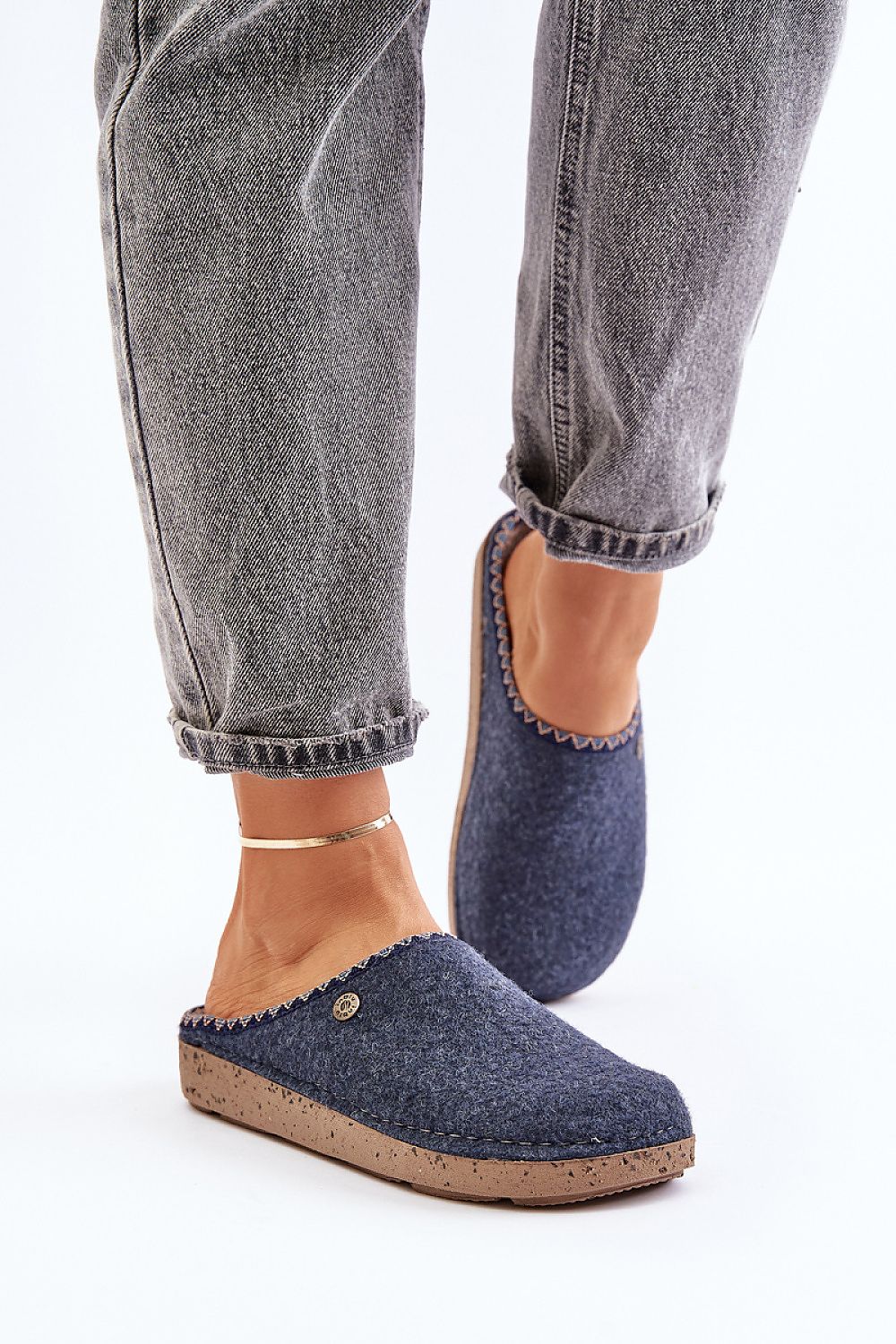 Slippers model 202655