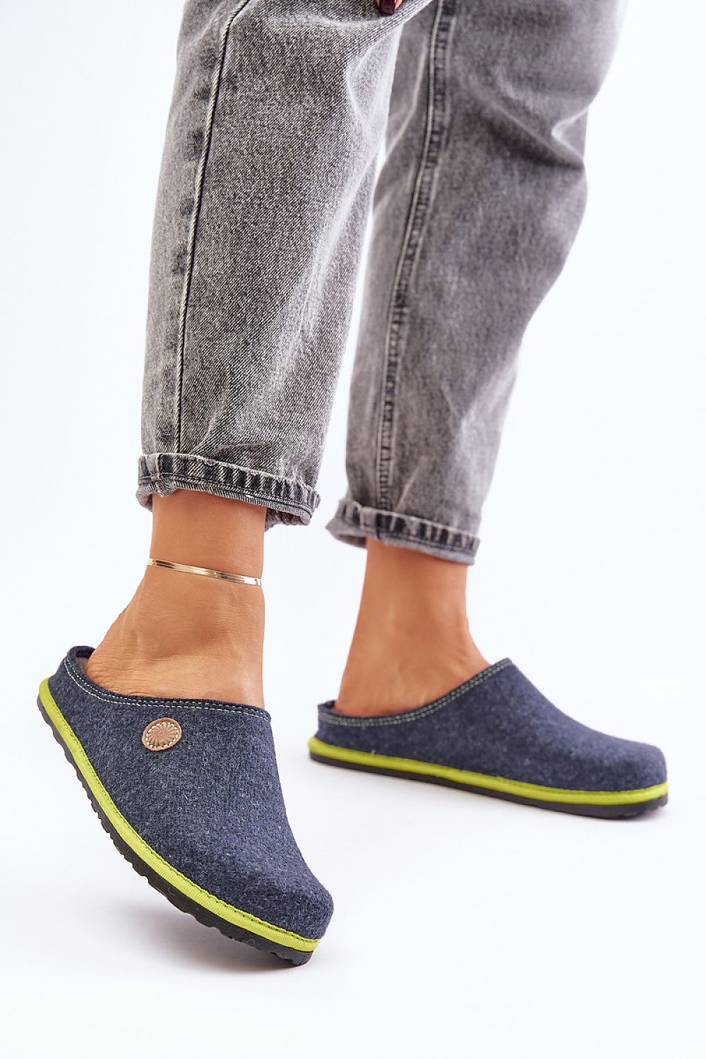 Slippers model 202657