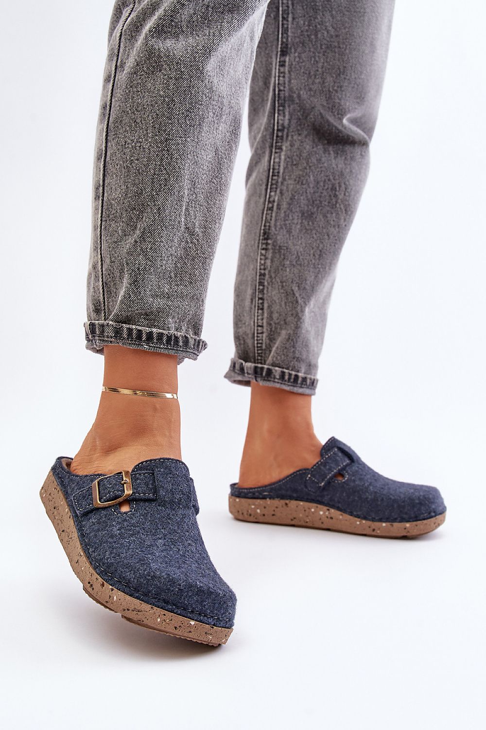 Slippers model 202658