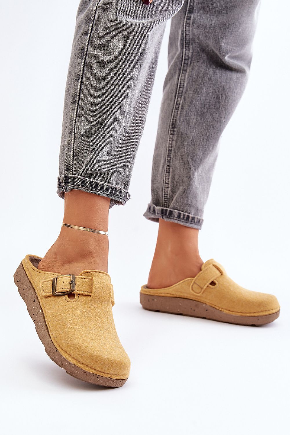 Slippers model 202659