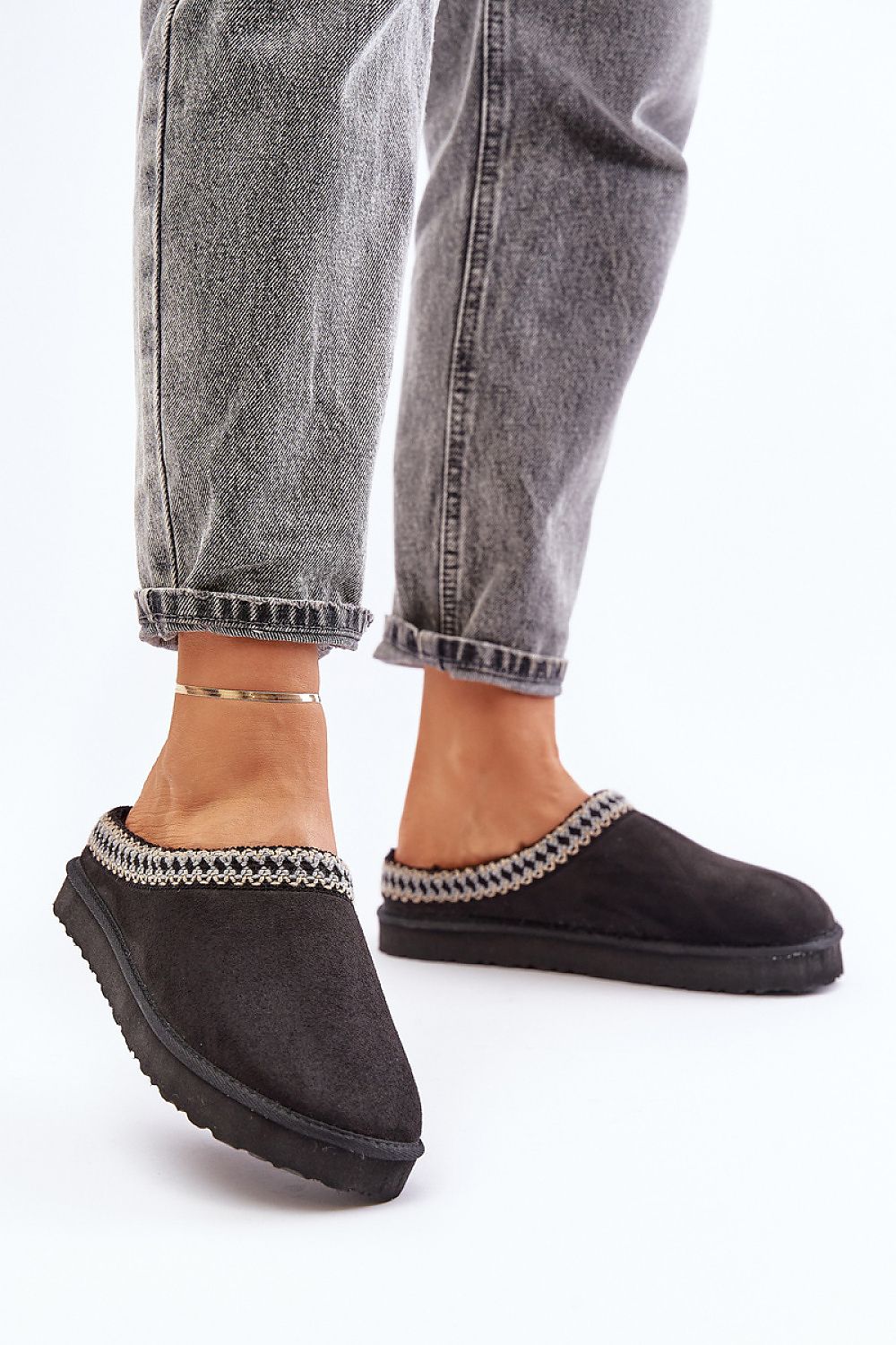 Slippers model 202660