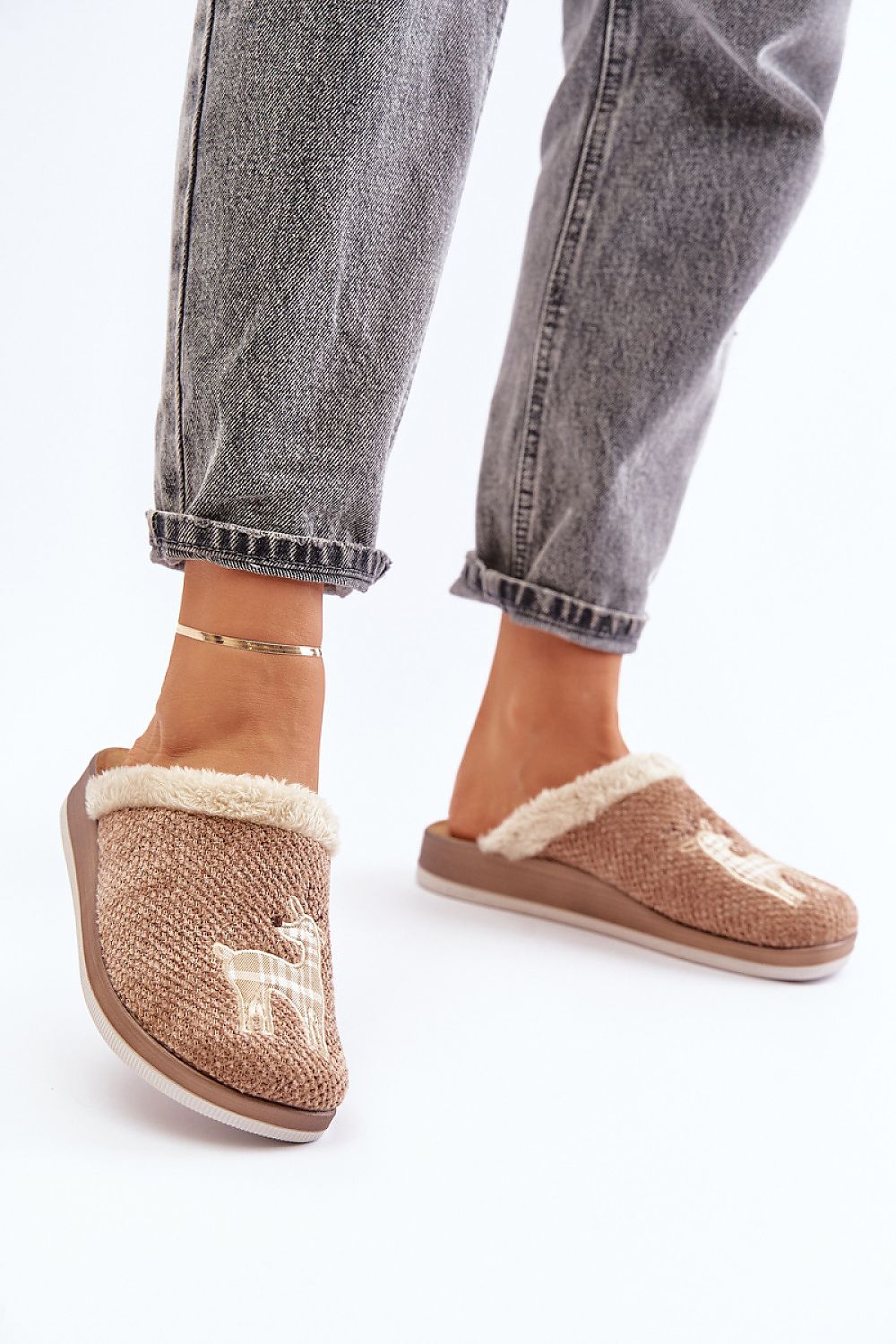 Slippers model 202663