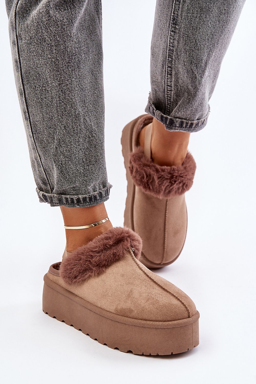 Slippers model 202665