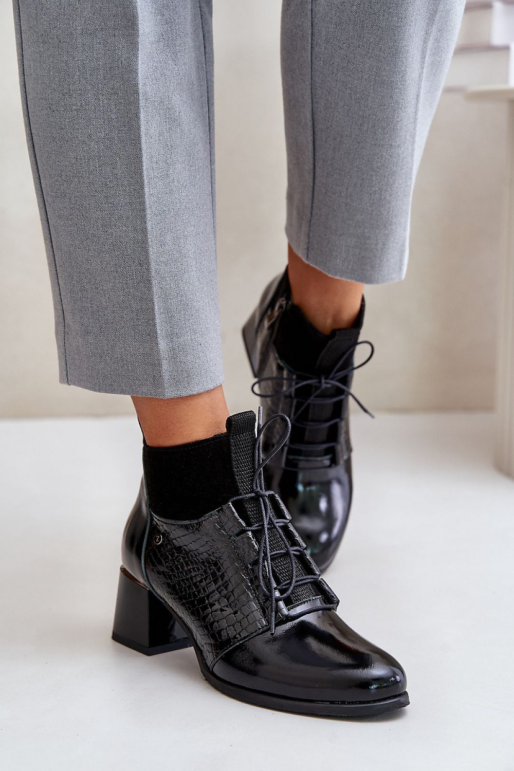 Heel boots model 202811