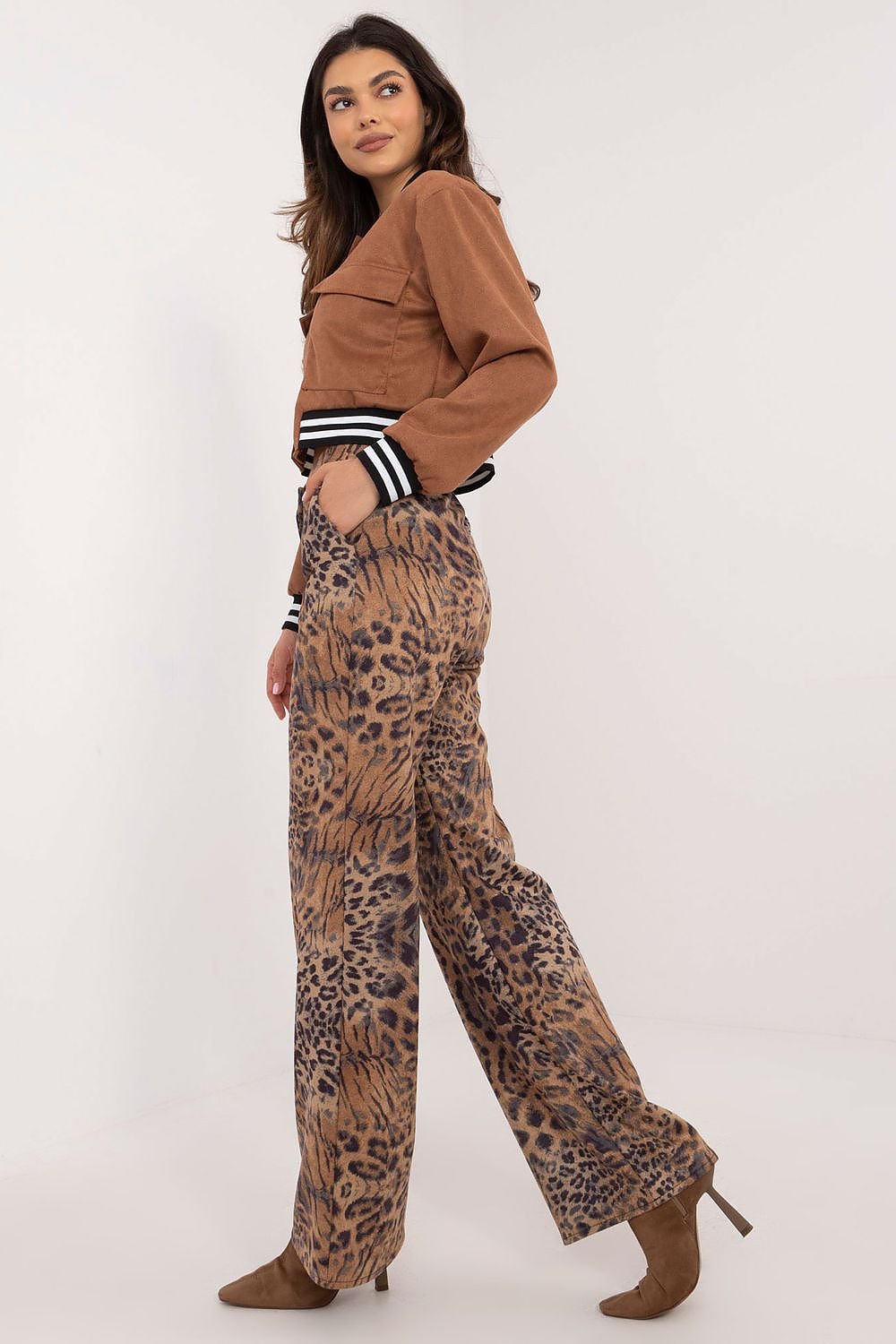 Women trousers model 202929