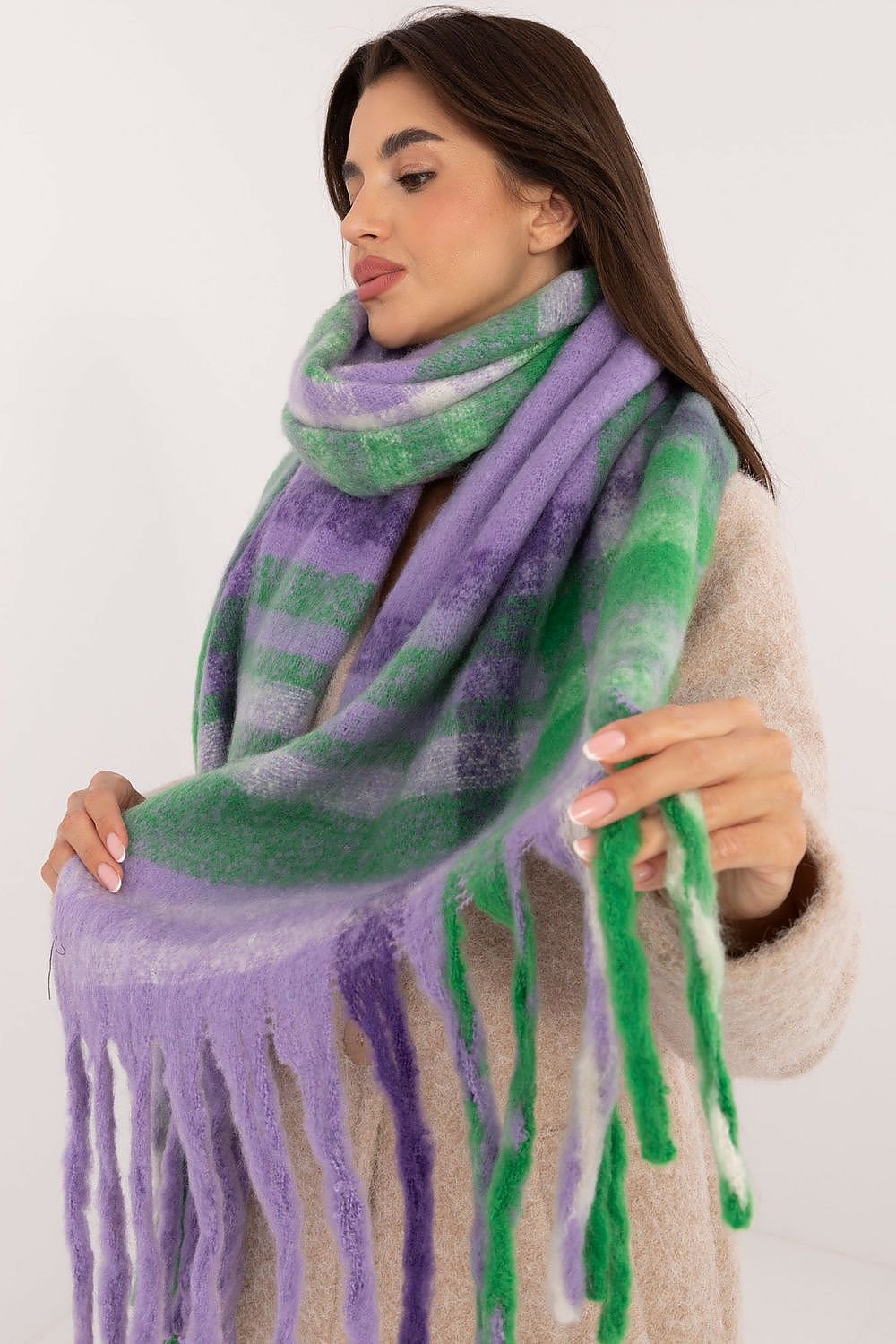 Shawl model 203169