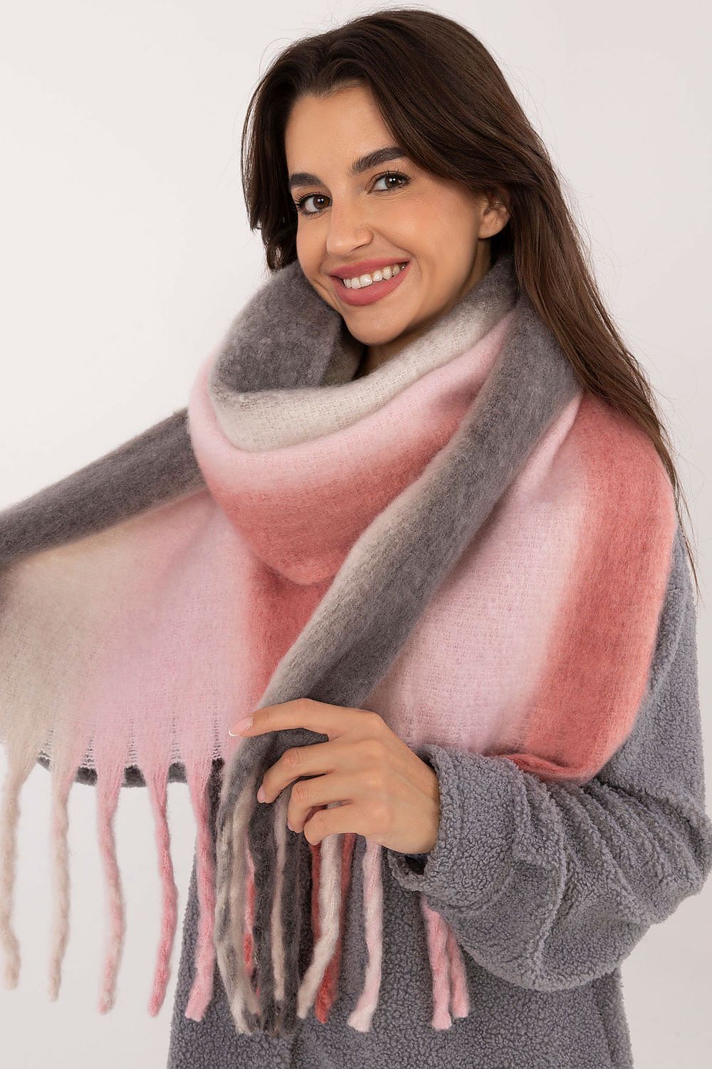 Shawl model 203184