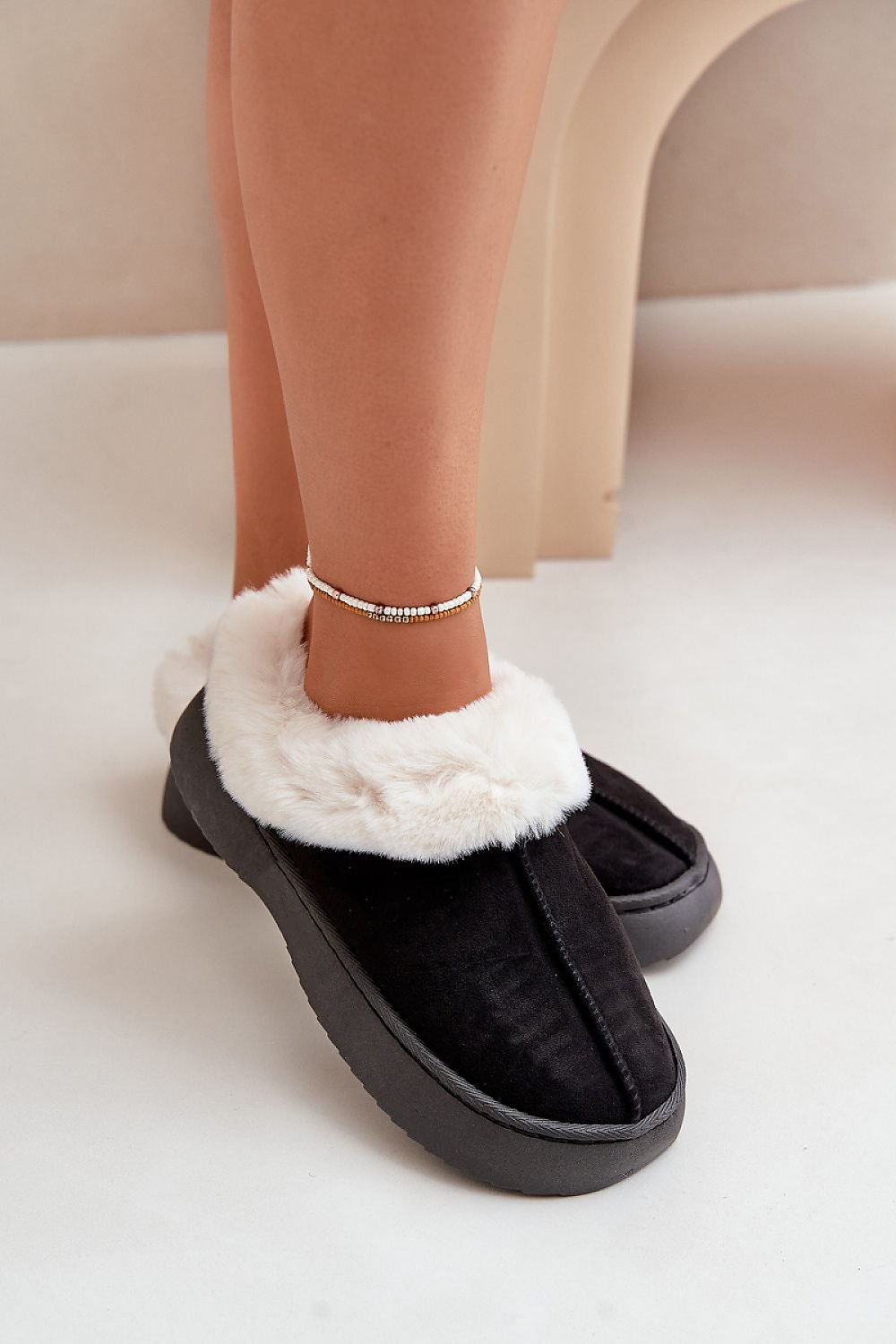 Slippers model 203617