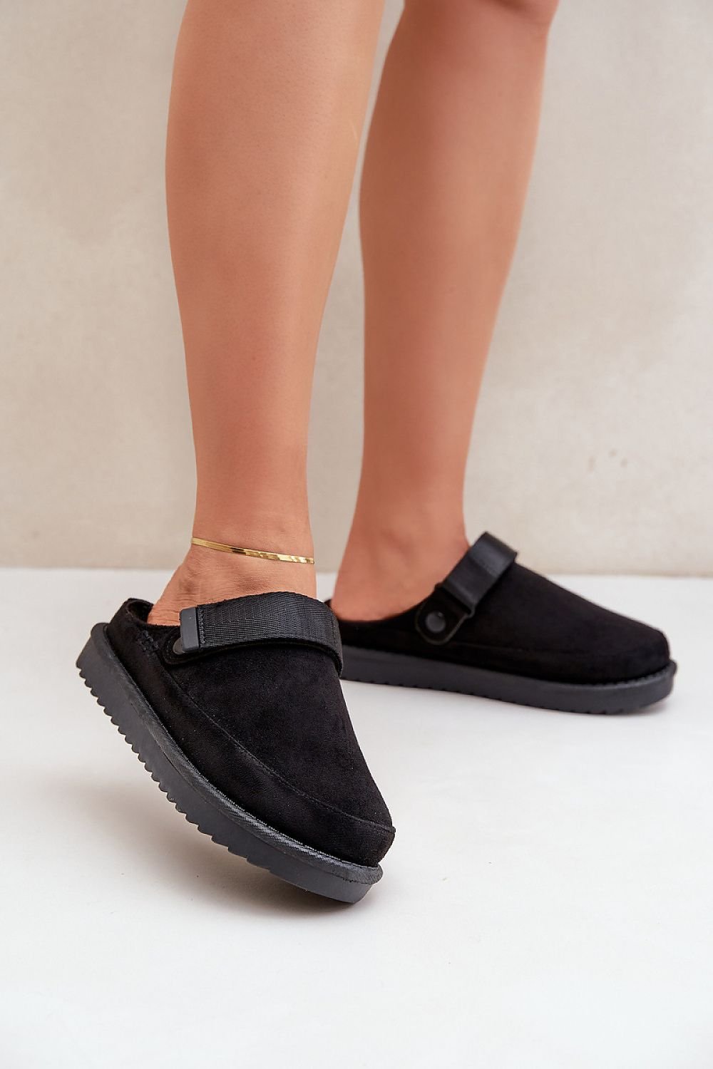 Slippers model 204652