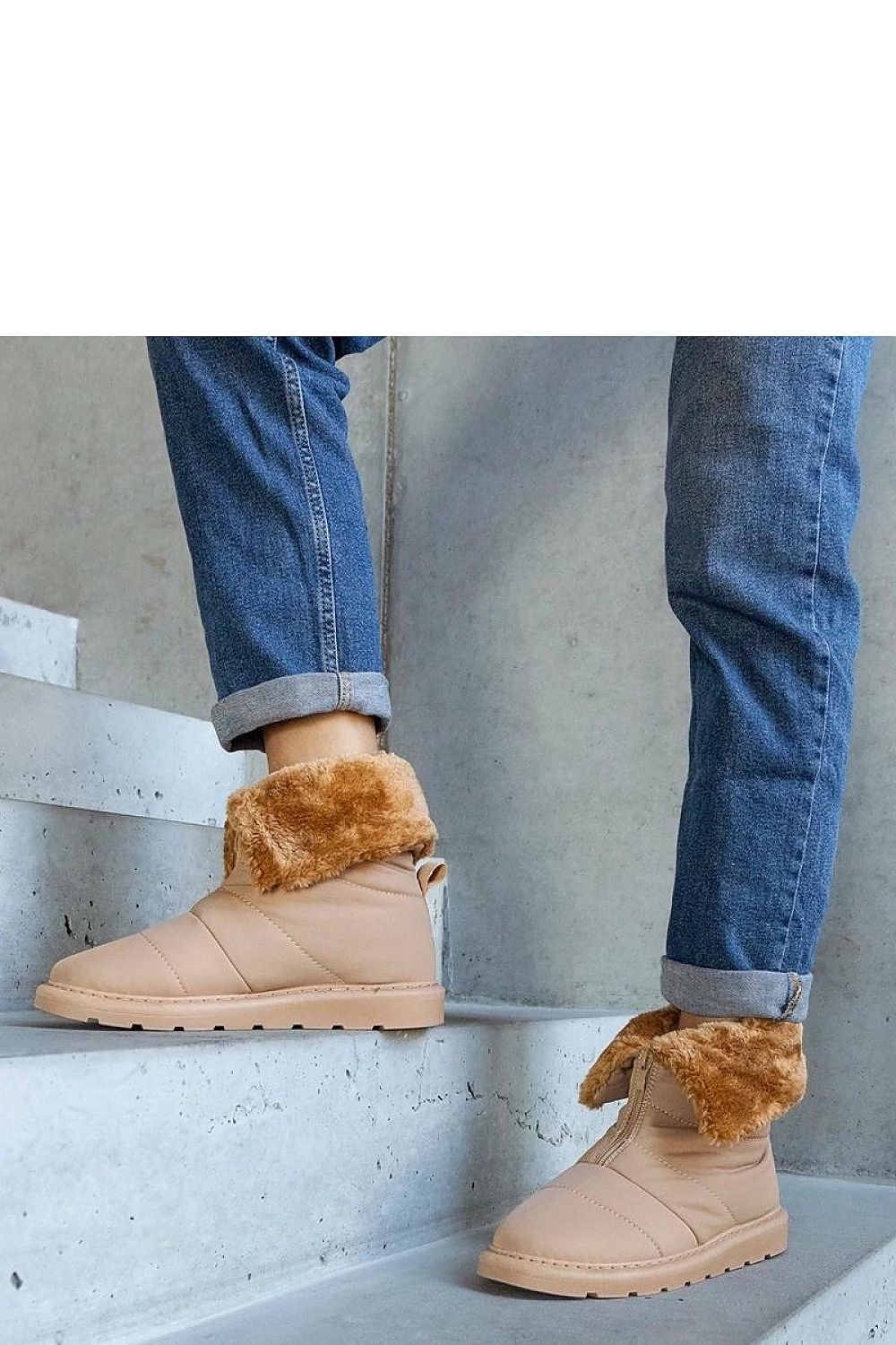 Snow boots model 204802