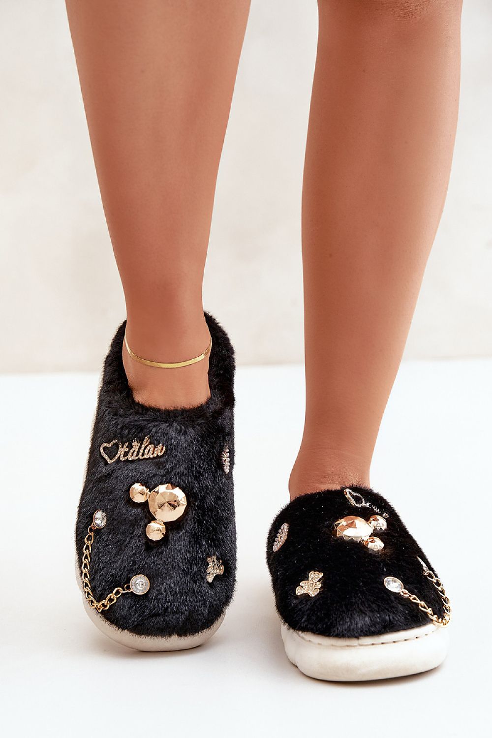 Slippers model 204956