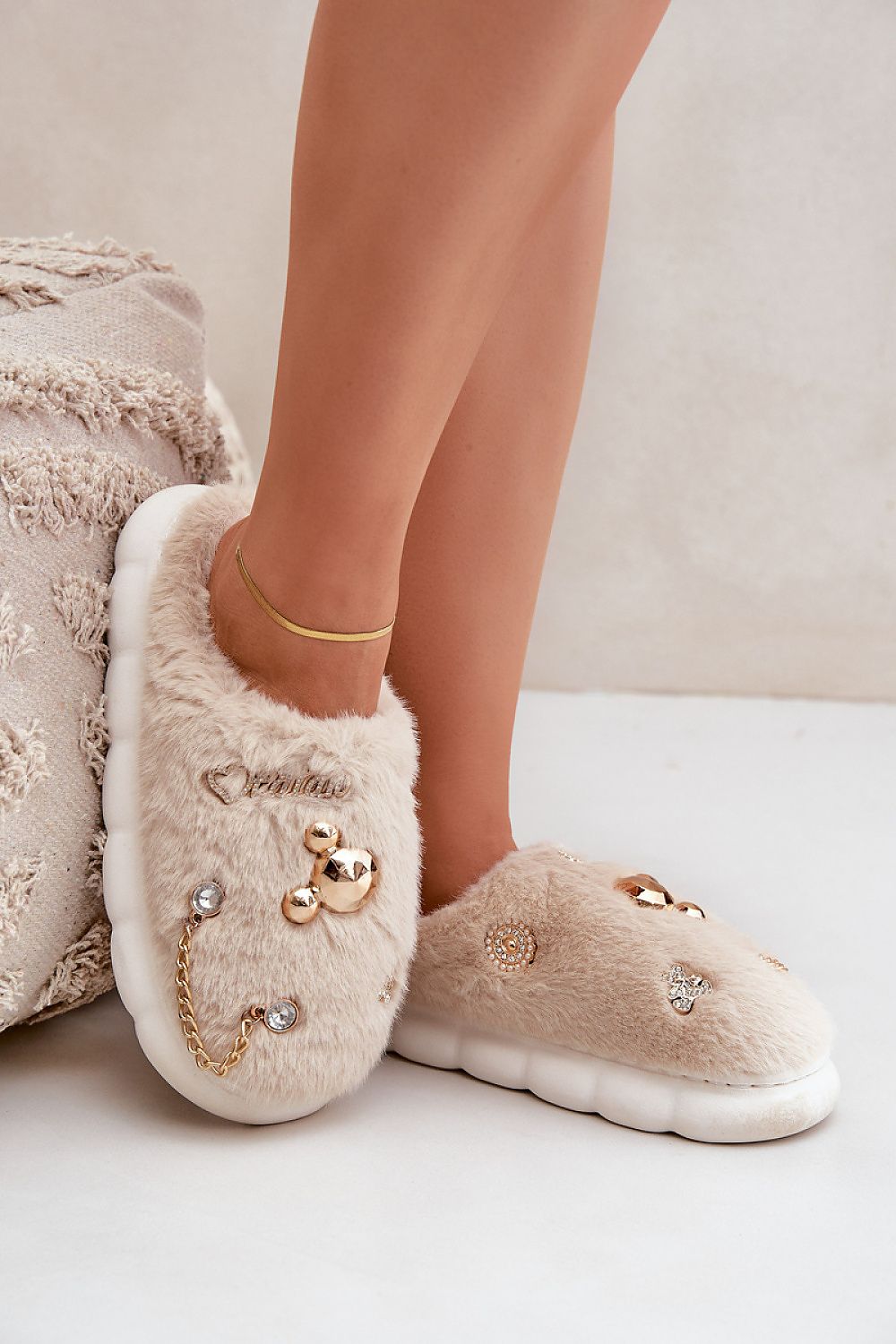 Slippers model 204957
