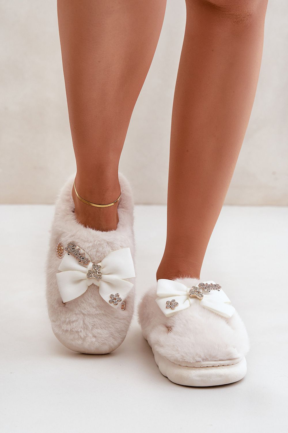 Slippers model 204960