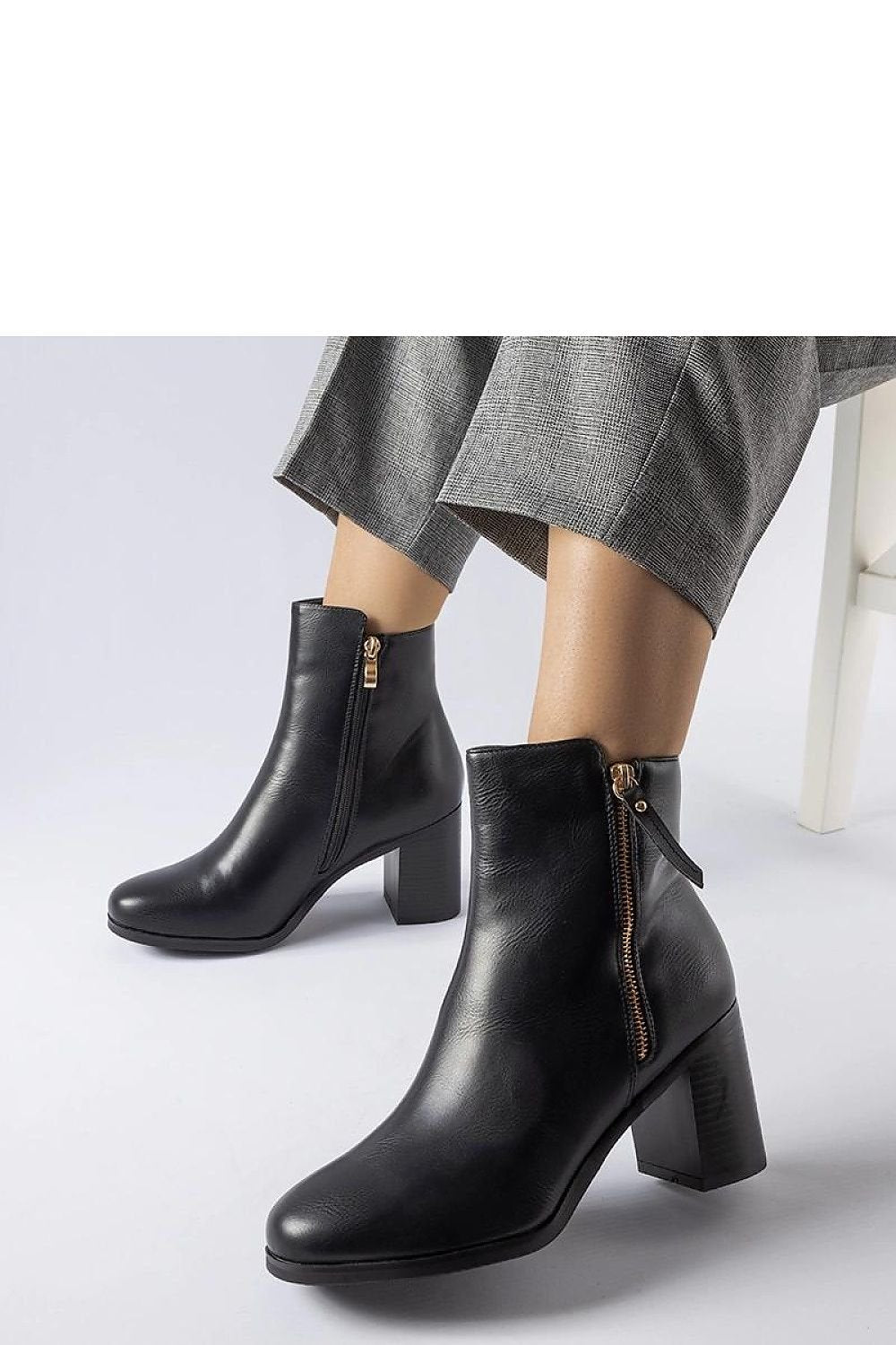 Heel boots model 205097