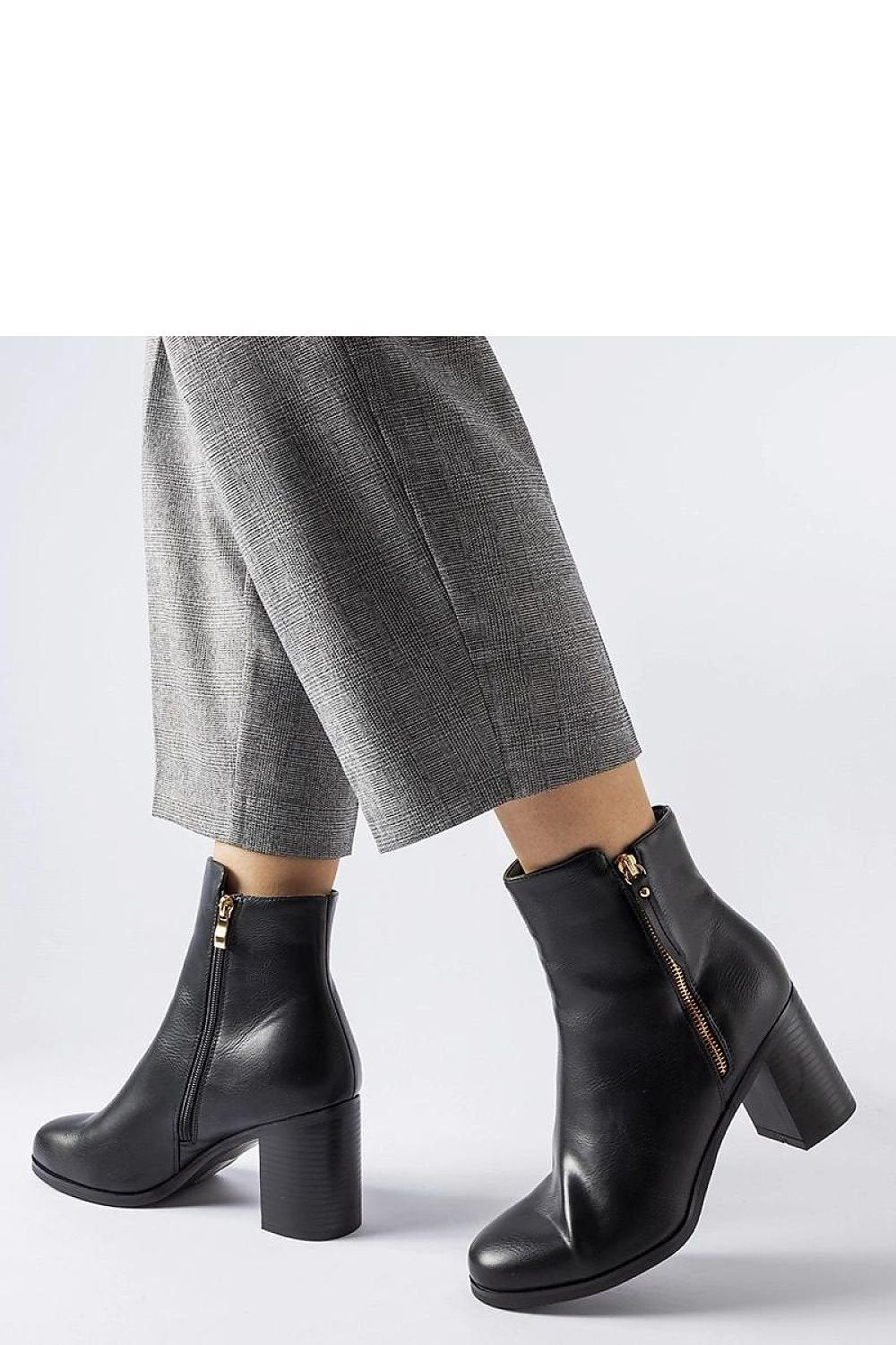 Heel boots model 205097