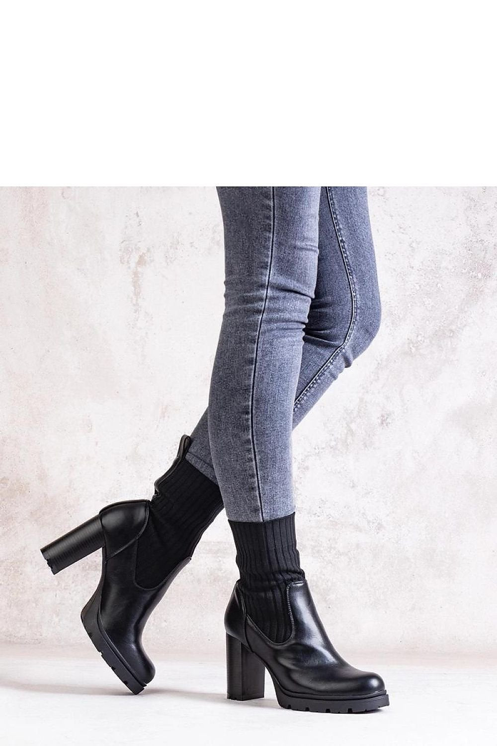 Heel boots model 205811