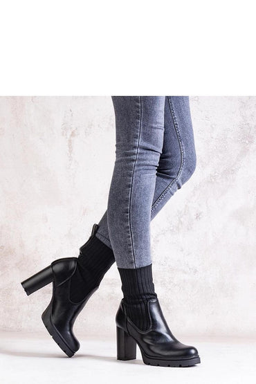 Heel boots model 205811