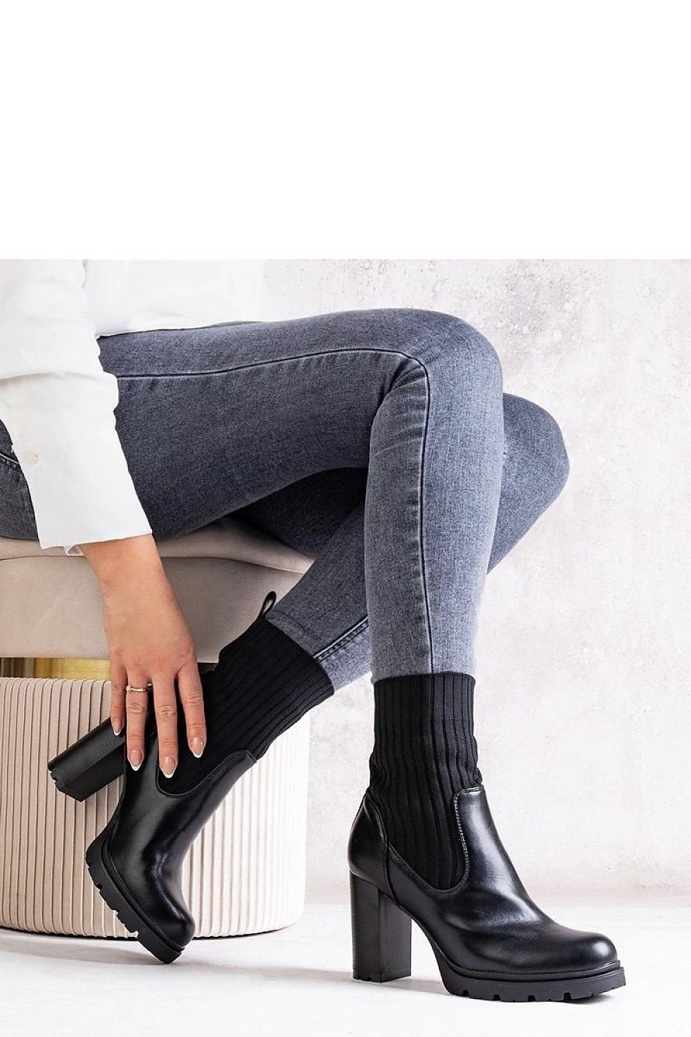 Heel boots model 205811