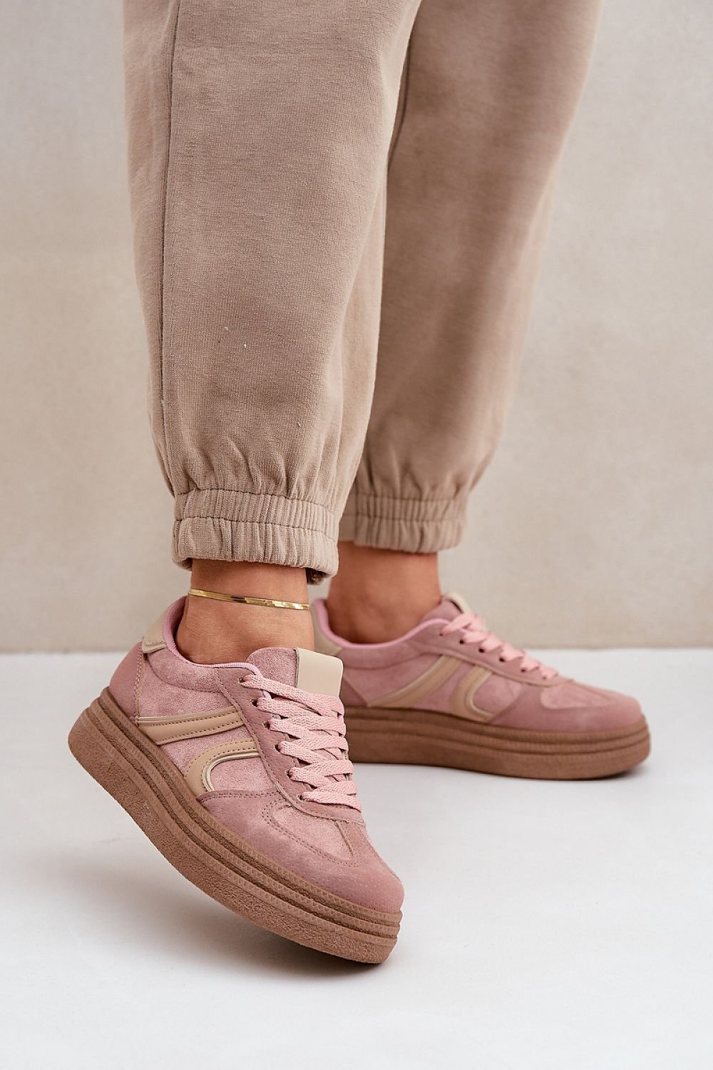 Sport Shoes model 205950