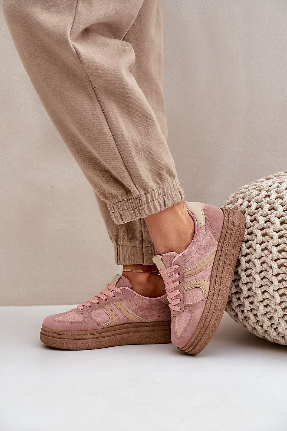 Sport Shoes model 205950