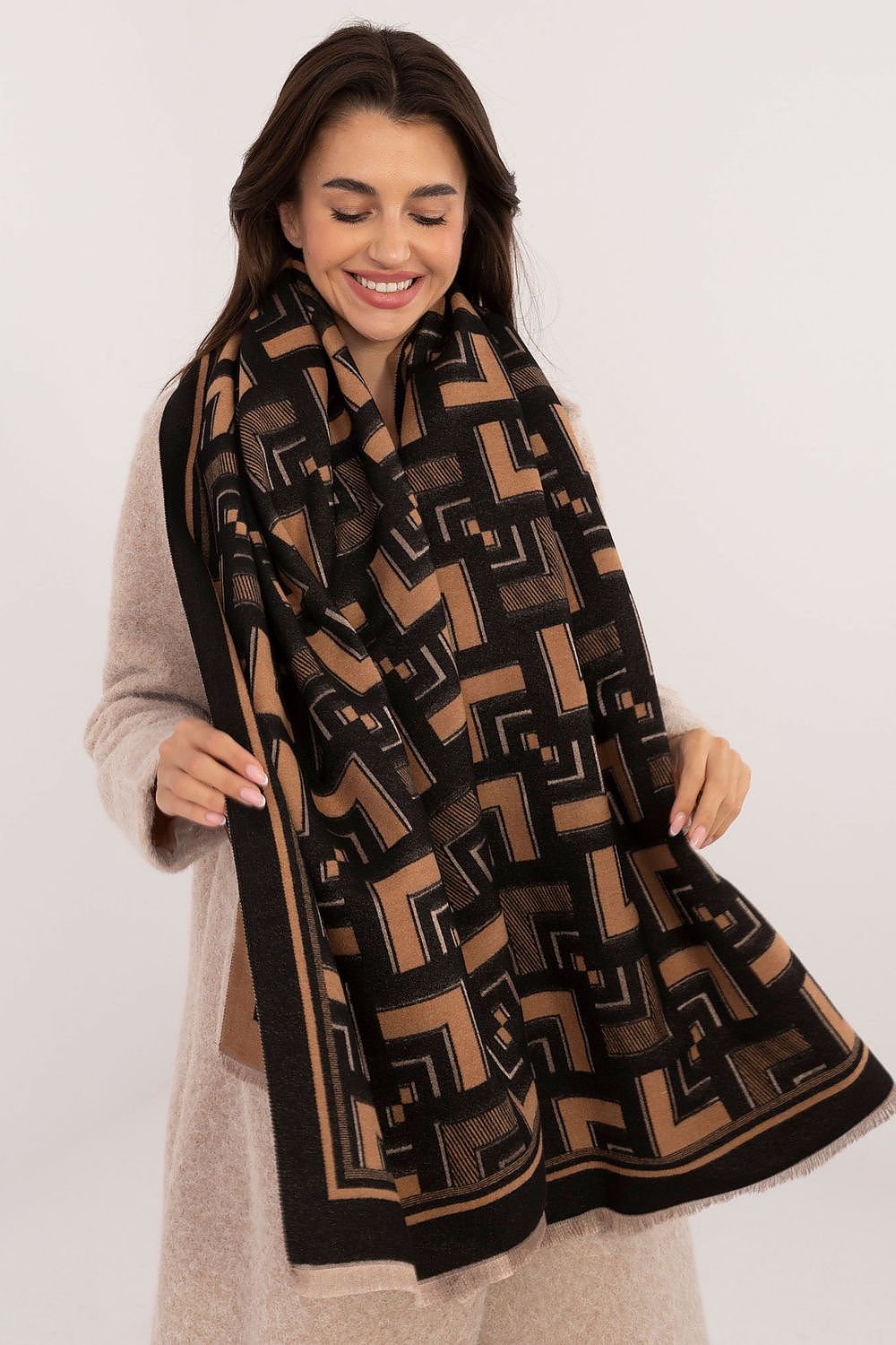 Shawl model 205967