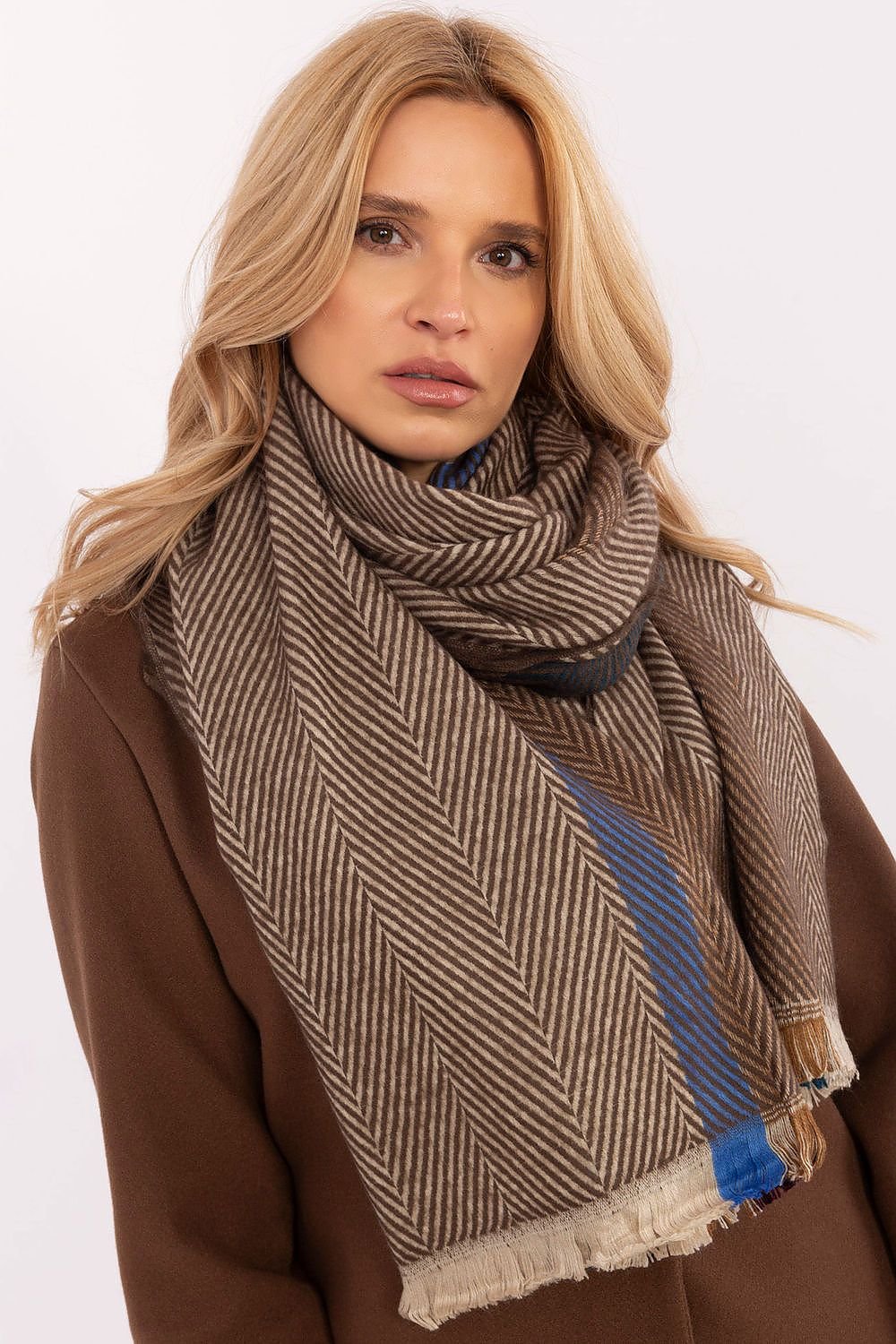 Shawl model 206038