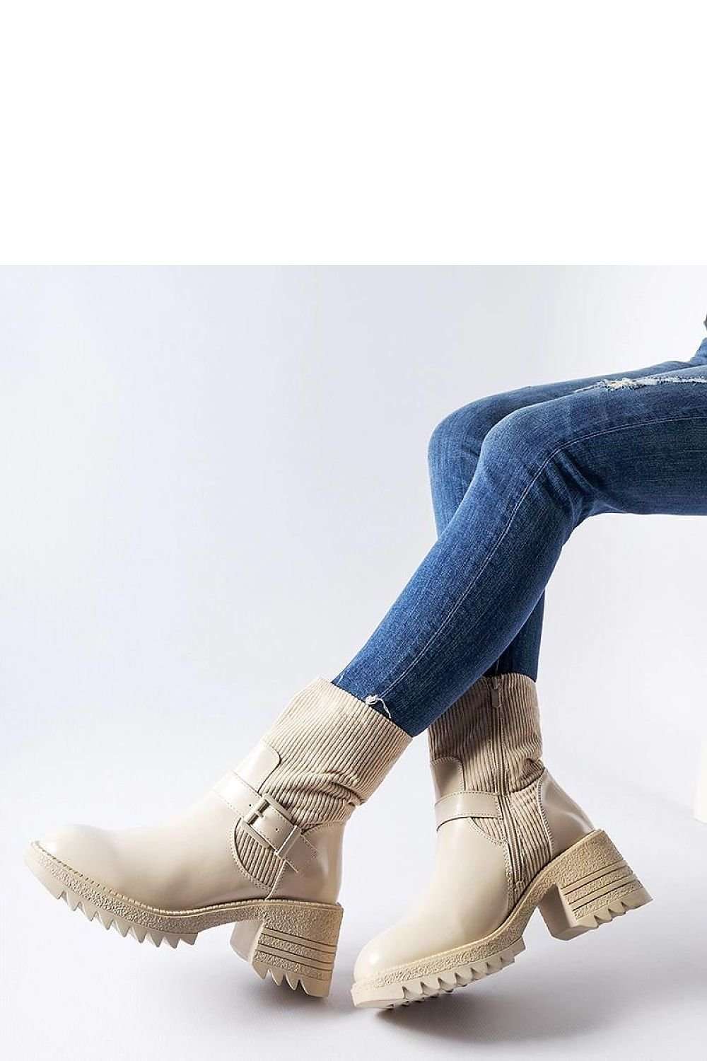 Heel boots model 206526