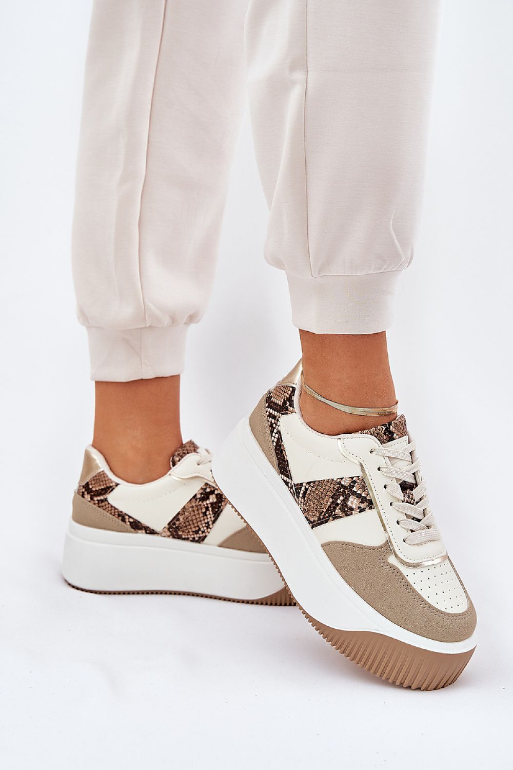  Sport Shoes model 209800 Step in style 