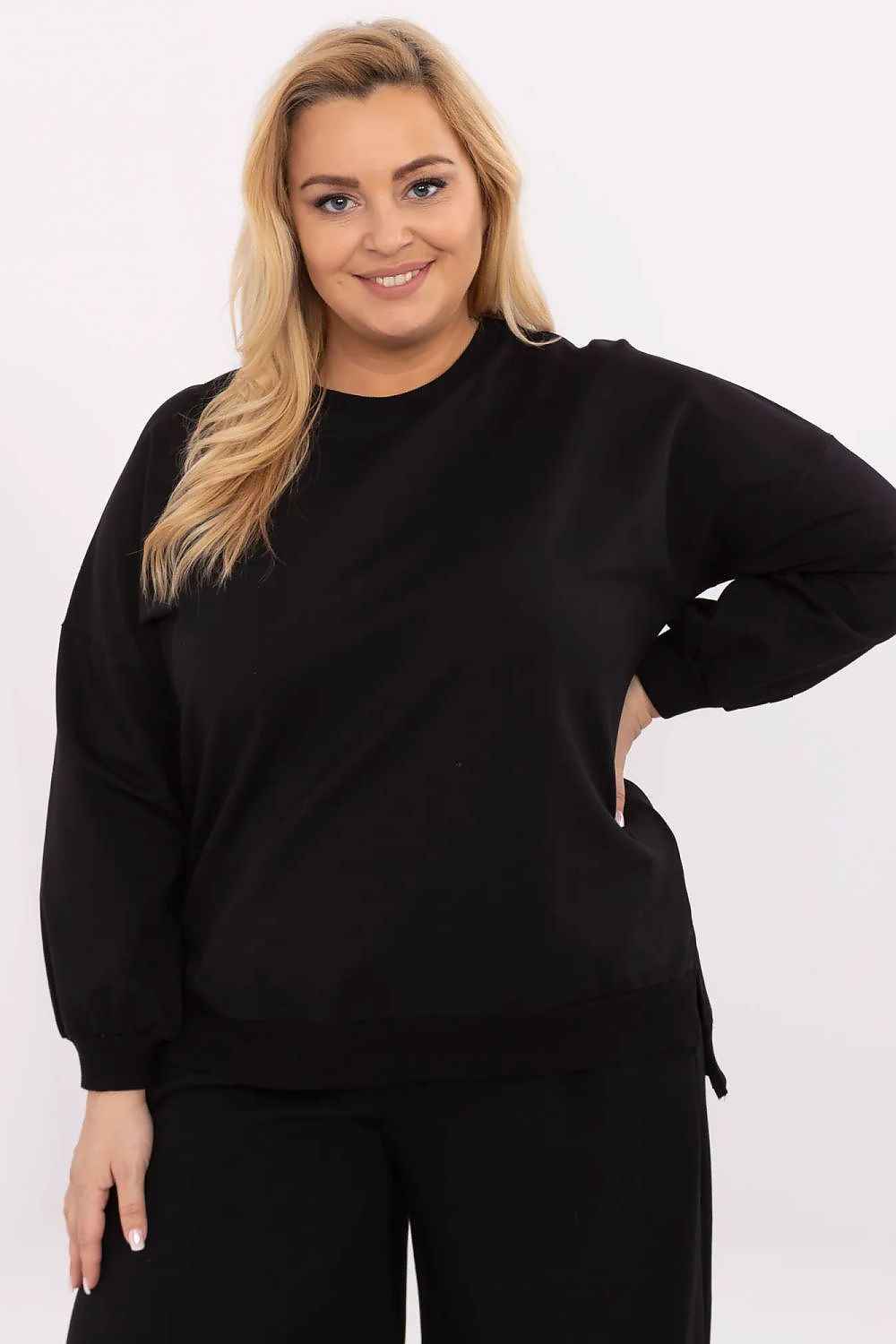 Plus size sweatshirt model 211730