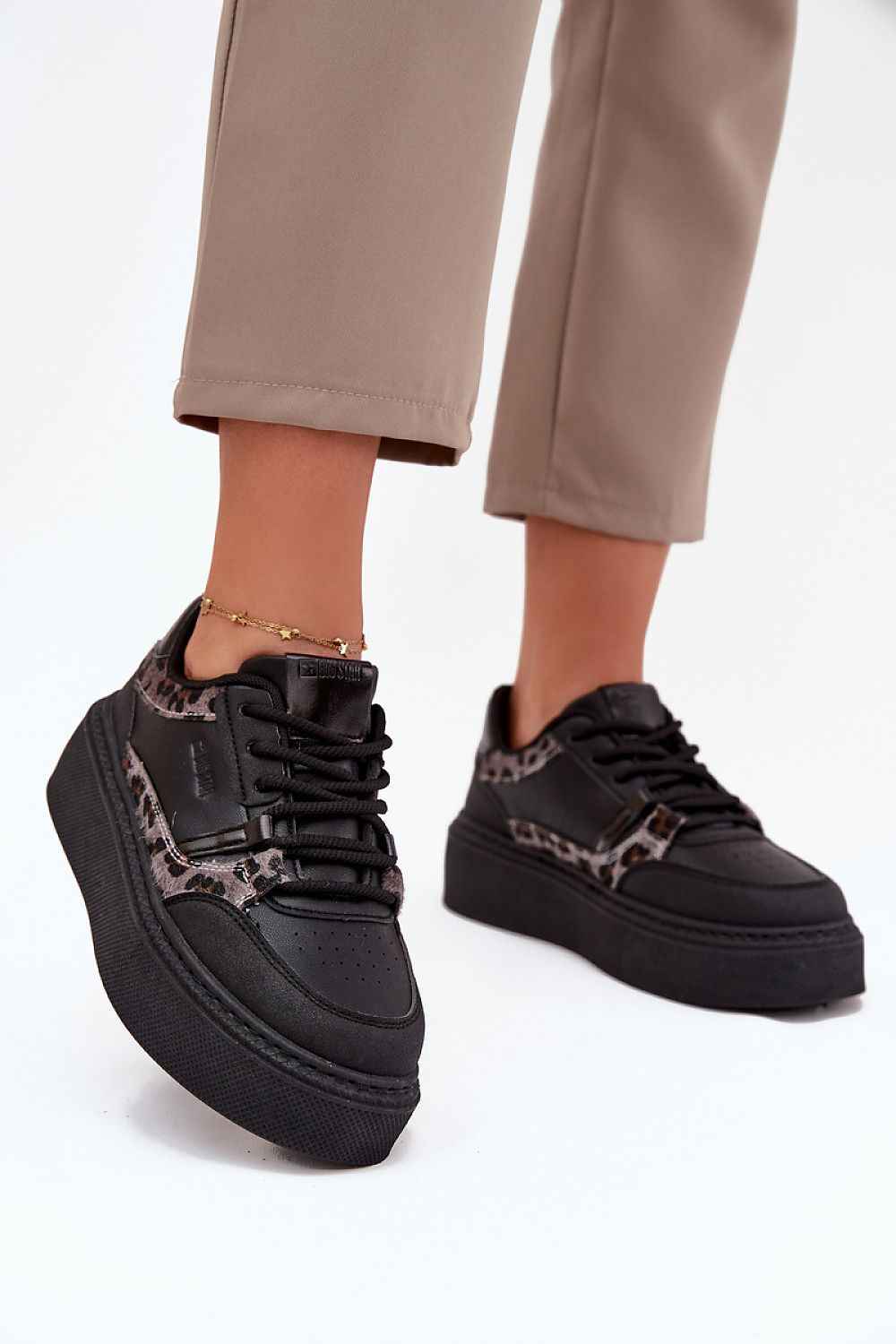 Sport Shoes model 216463