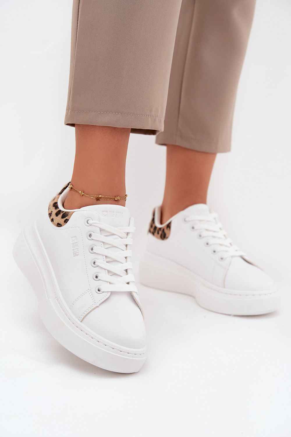 Sport Shoes model 216484