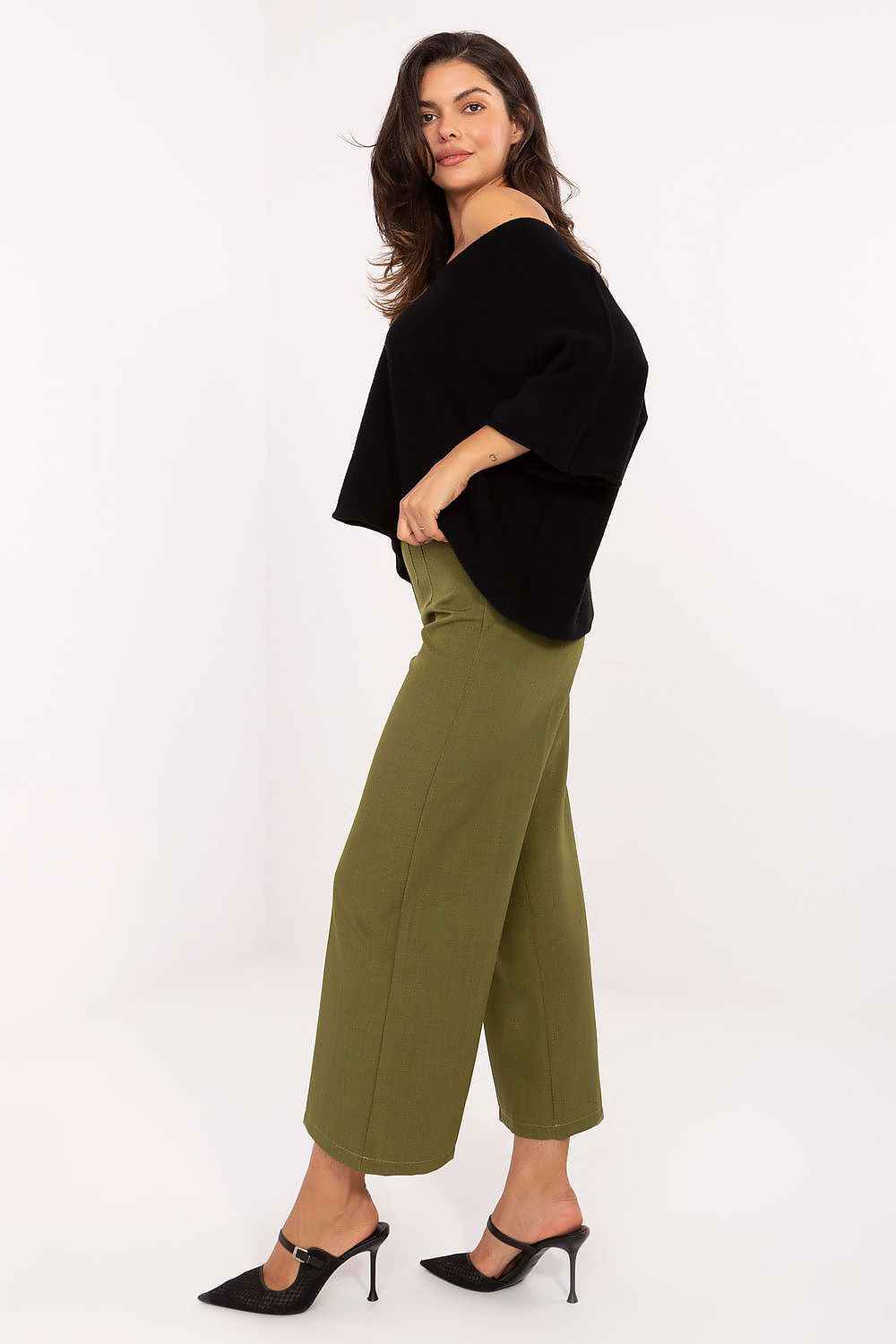 Women trousers model 216726